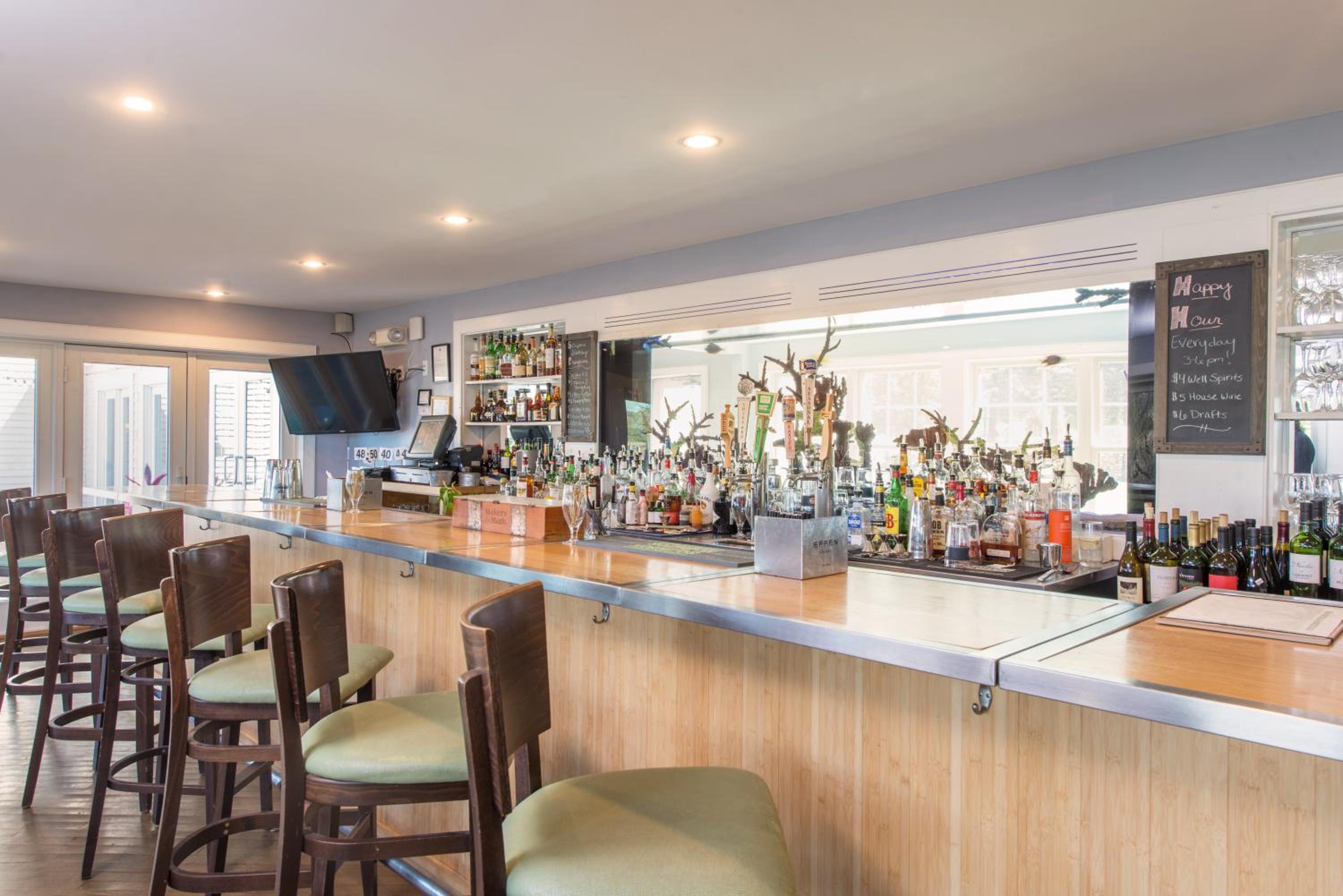 Breakwater Inn
