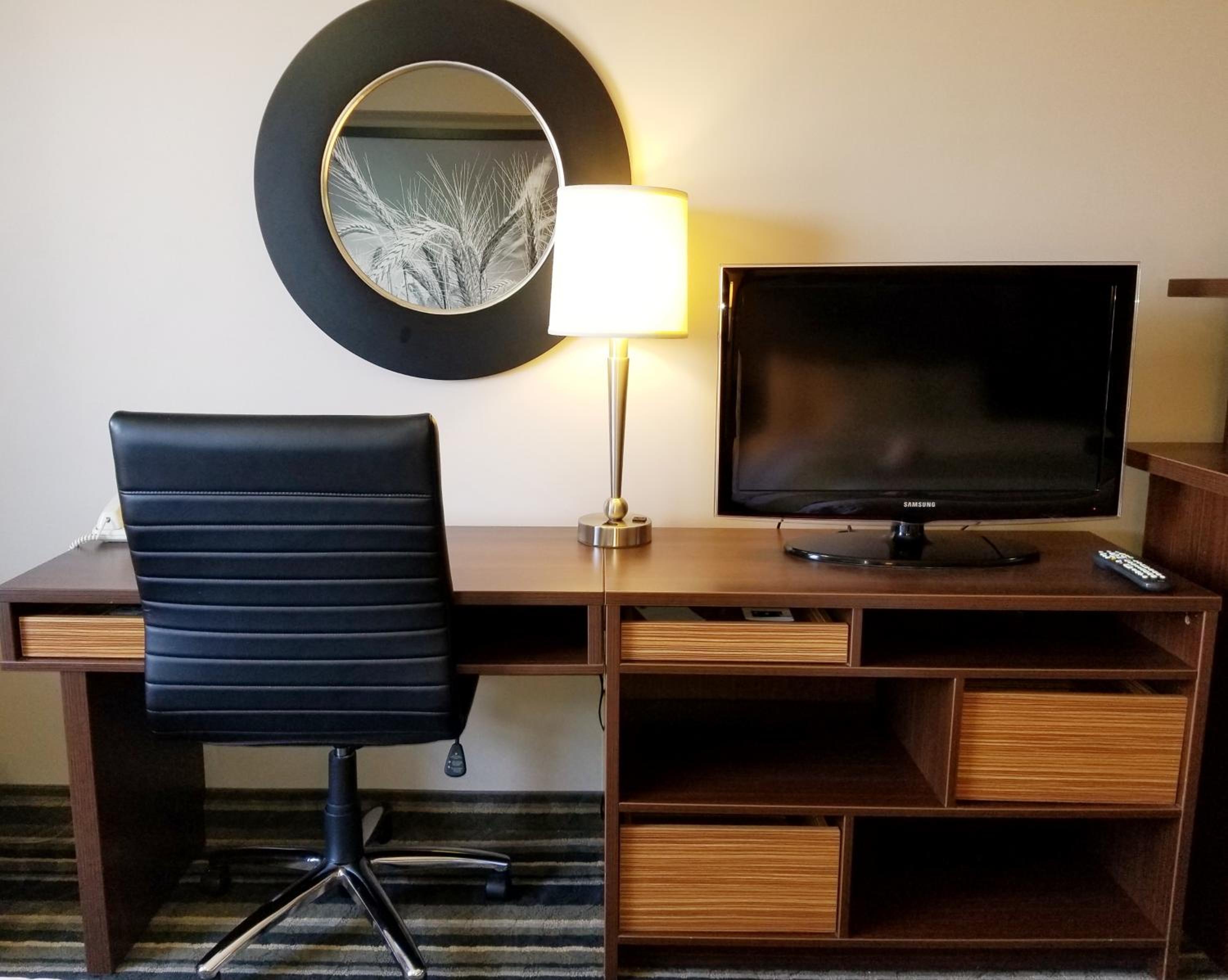 Brandon Vacations - Super 8 by Wyndham Brandon MB - Property Image 3