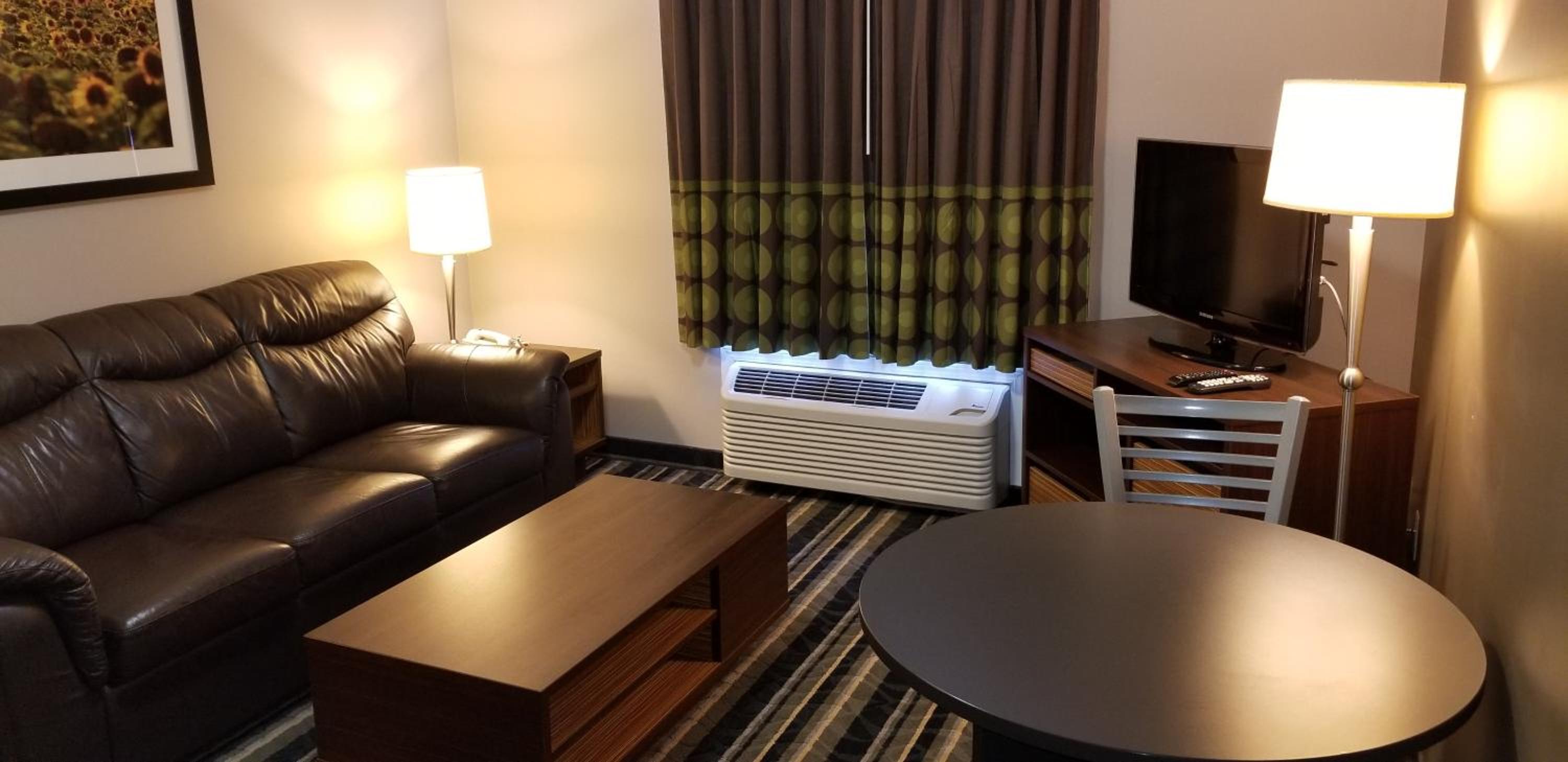 Brandon Vacations - Super 8 by Wyndham Brandon MB - Property Image 5
