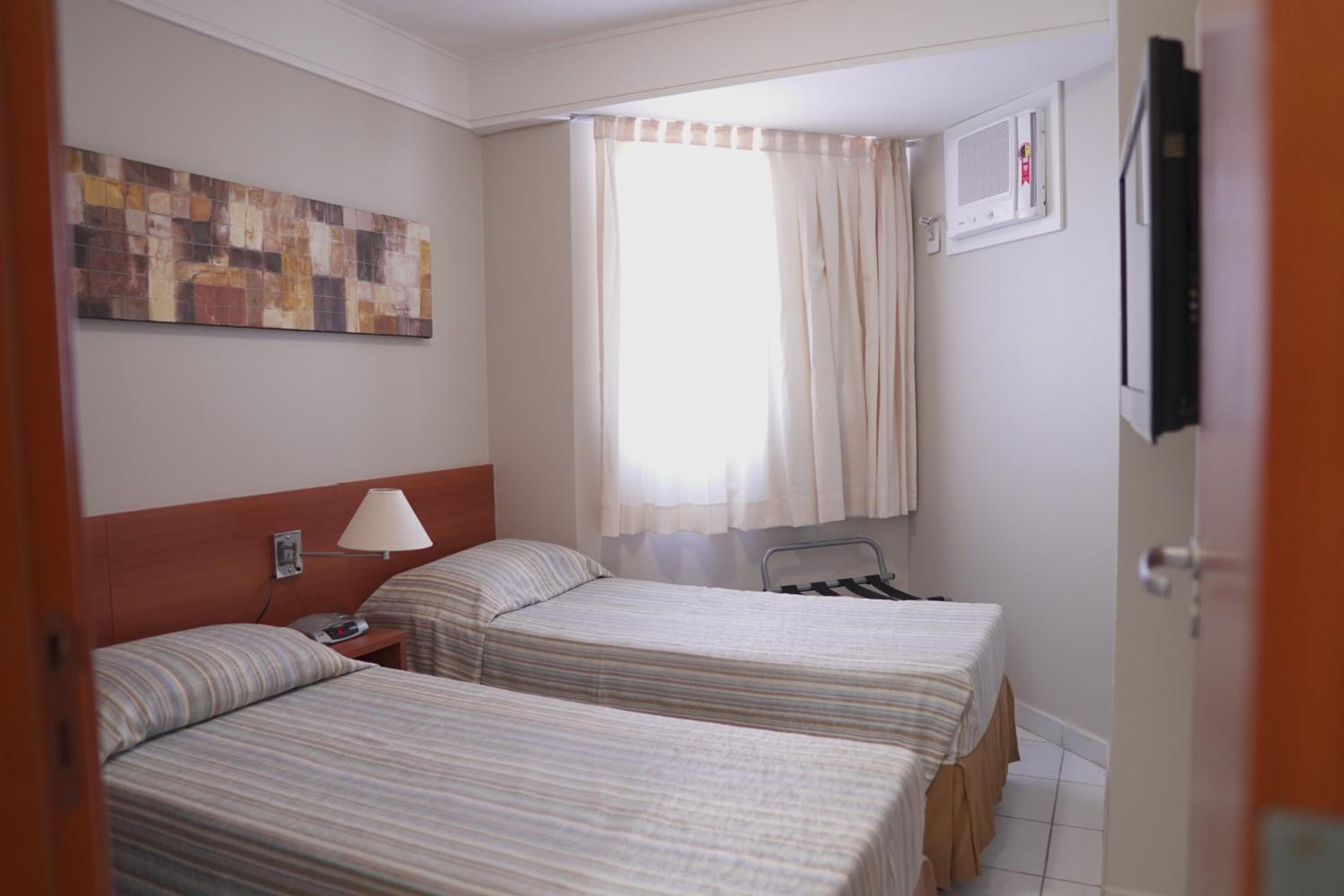 LINDO APARTAMENTO COM VISTA - PRAIA DE PONTANEGRA