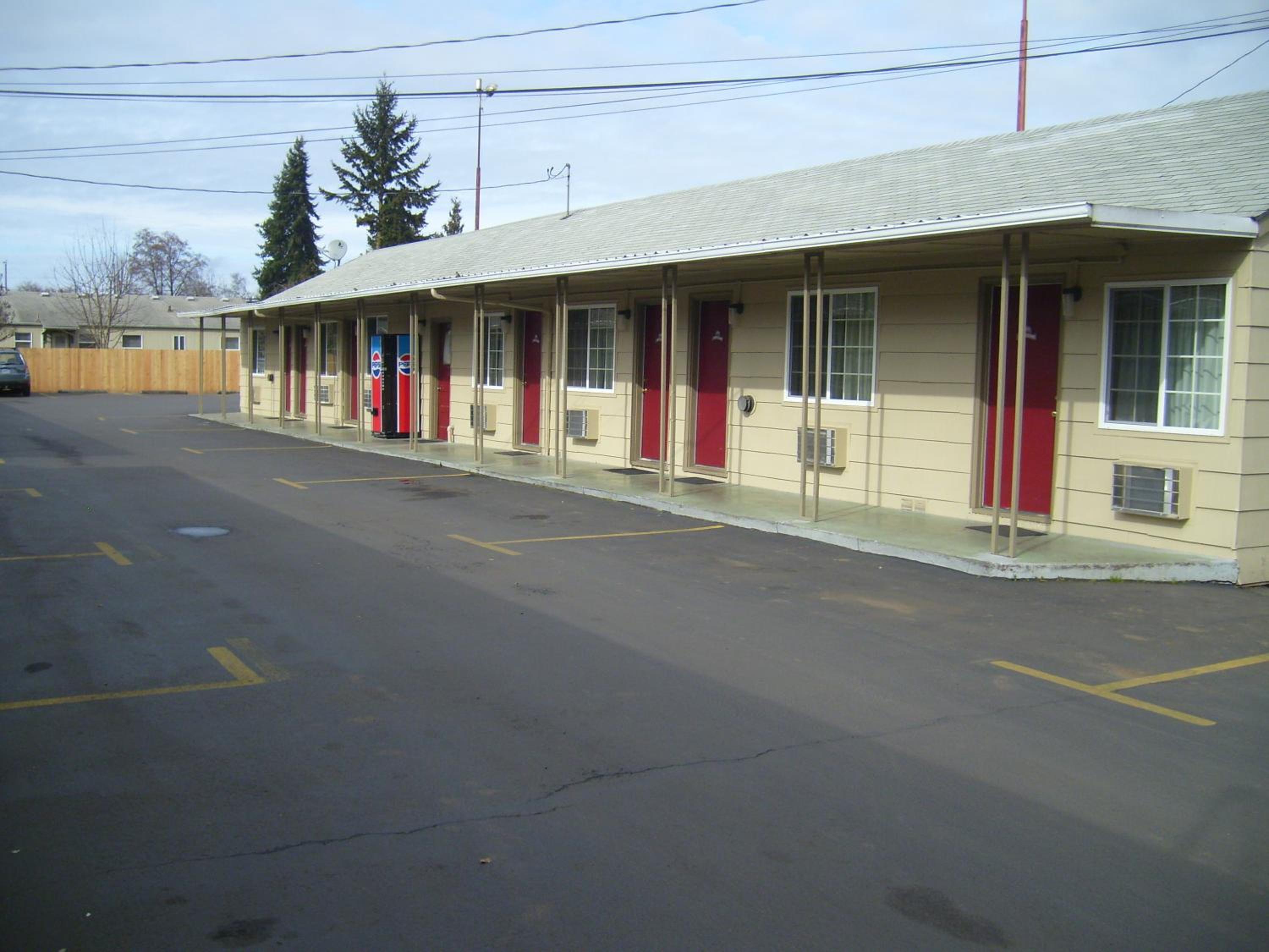Corvallis Vacations - Cascade City Center Motel - Property Image 2