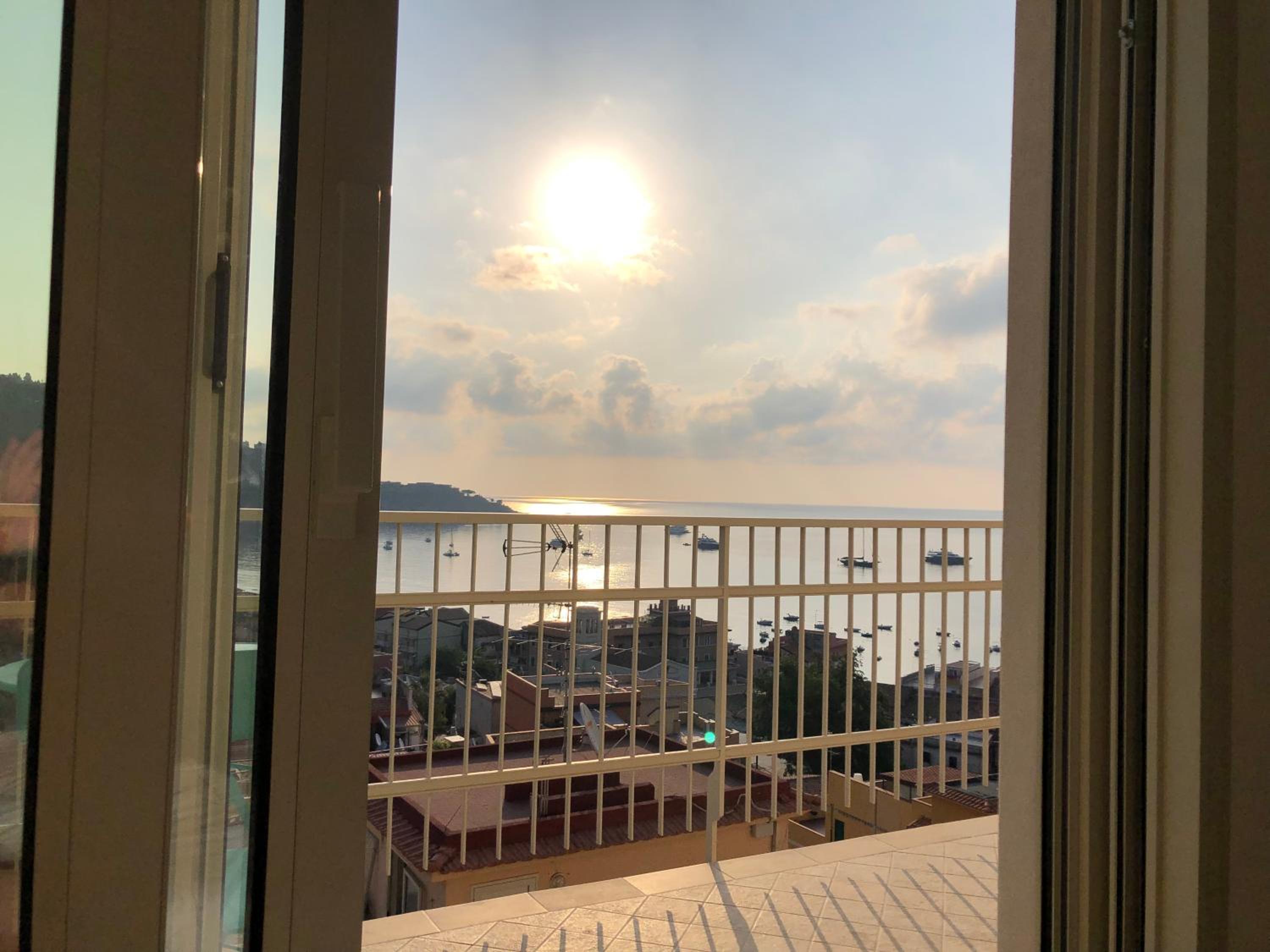 Hotel Taormina Wonderful Solarium - Image 1