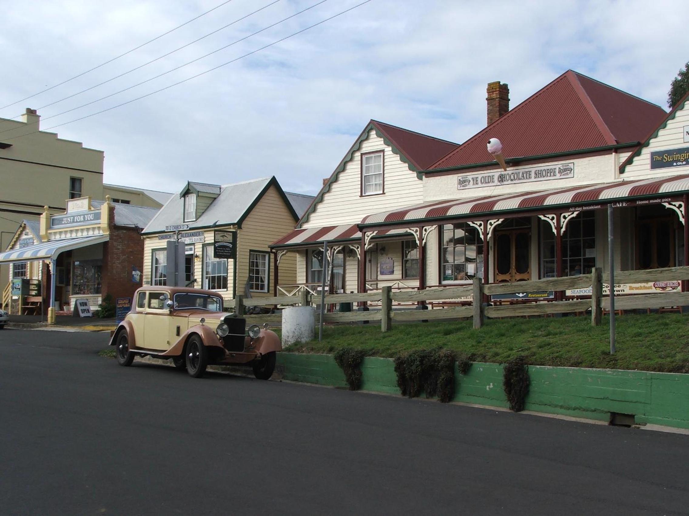 Hotel Ellie's Cottages - Image 1