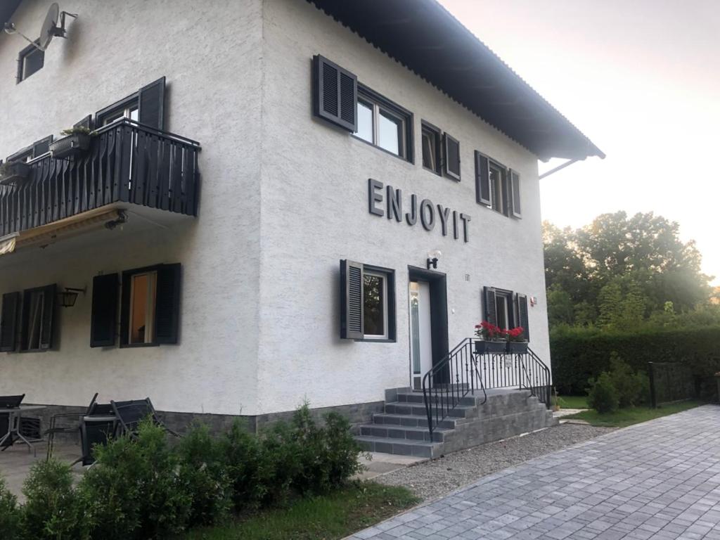 Enjoyit Velden West