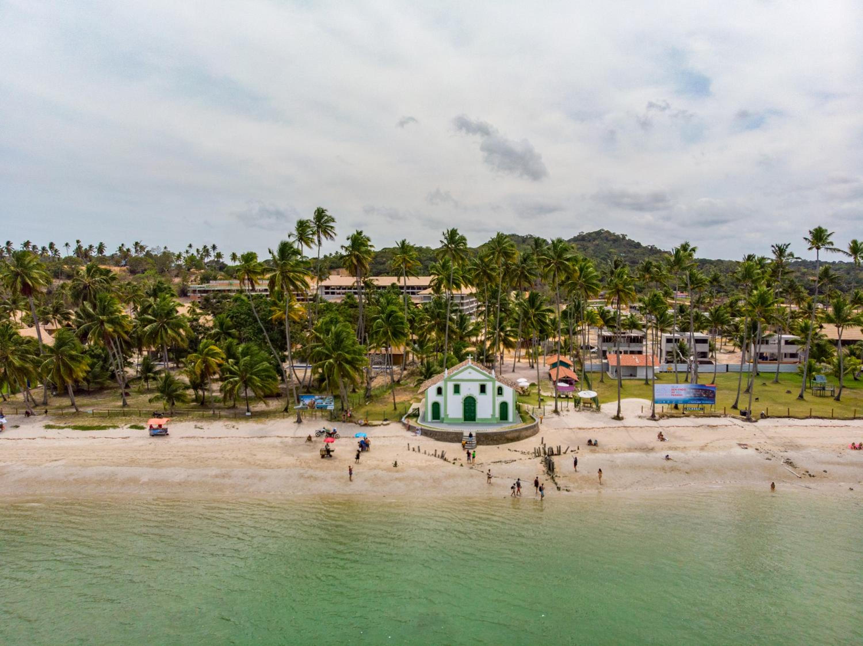 Carneiros Beach Resort