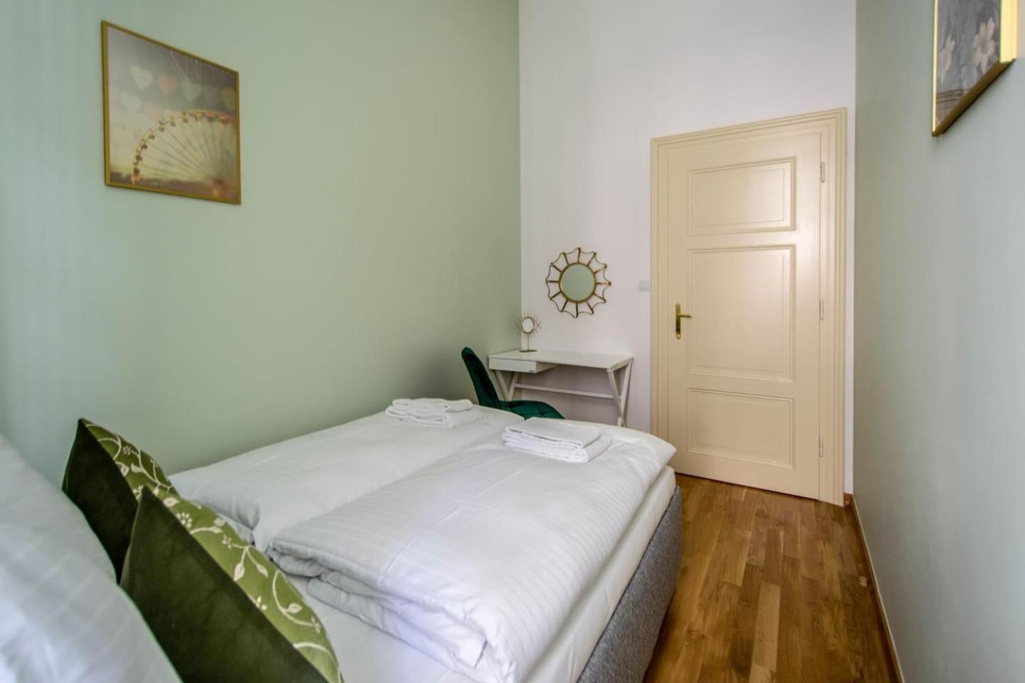 Design 3BDR Apartment in residence, FREE PARKING