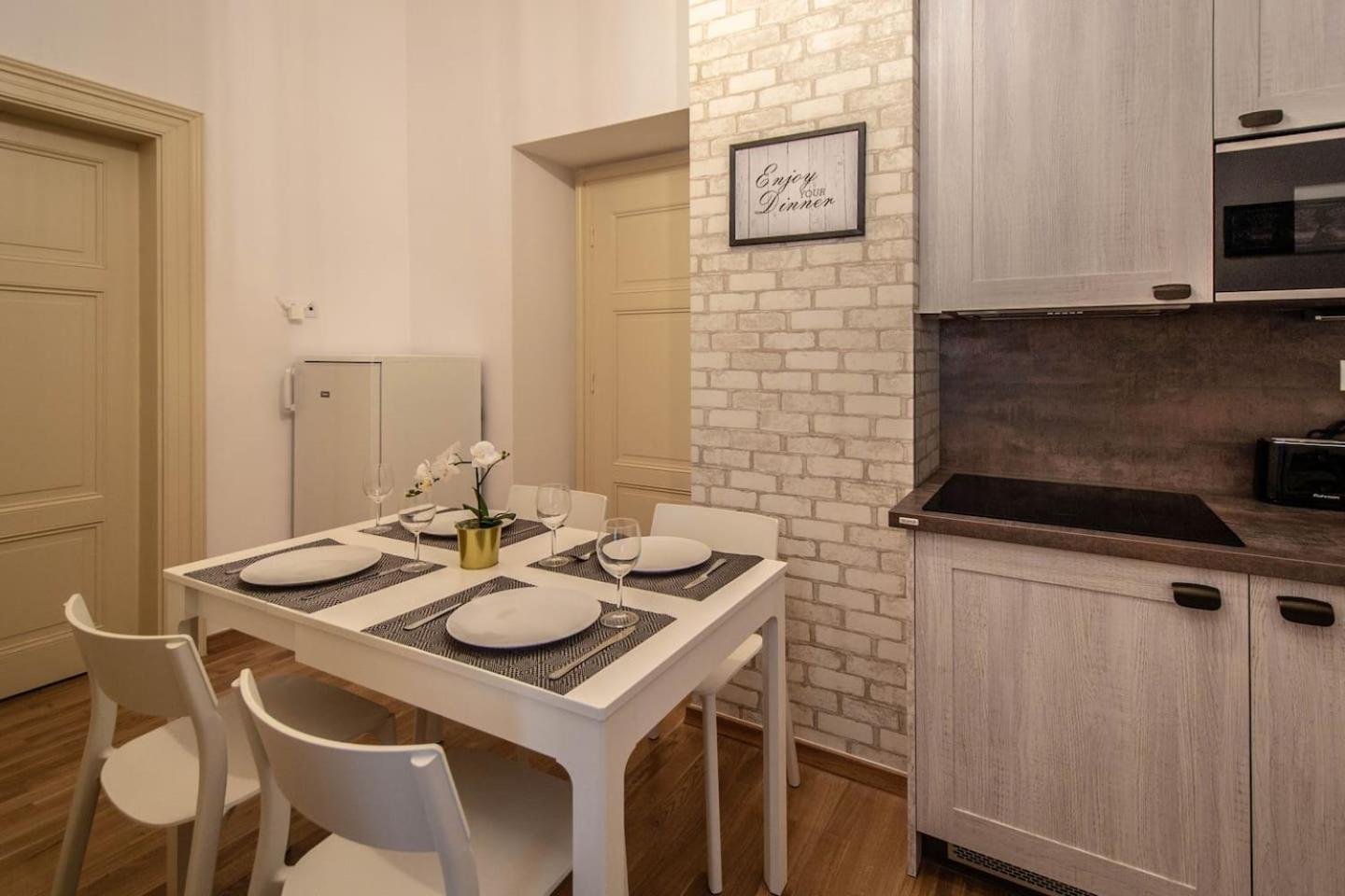 Design 3BDR Apartment in residence, FREE PARKING