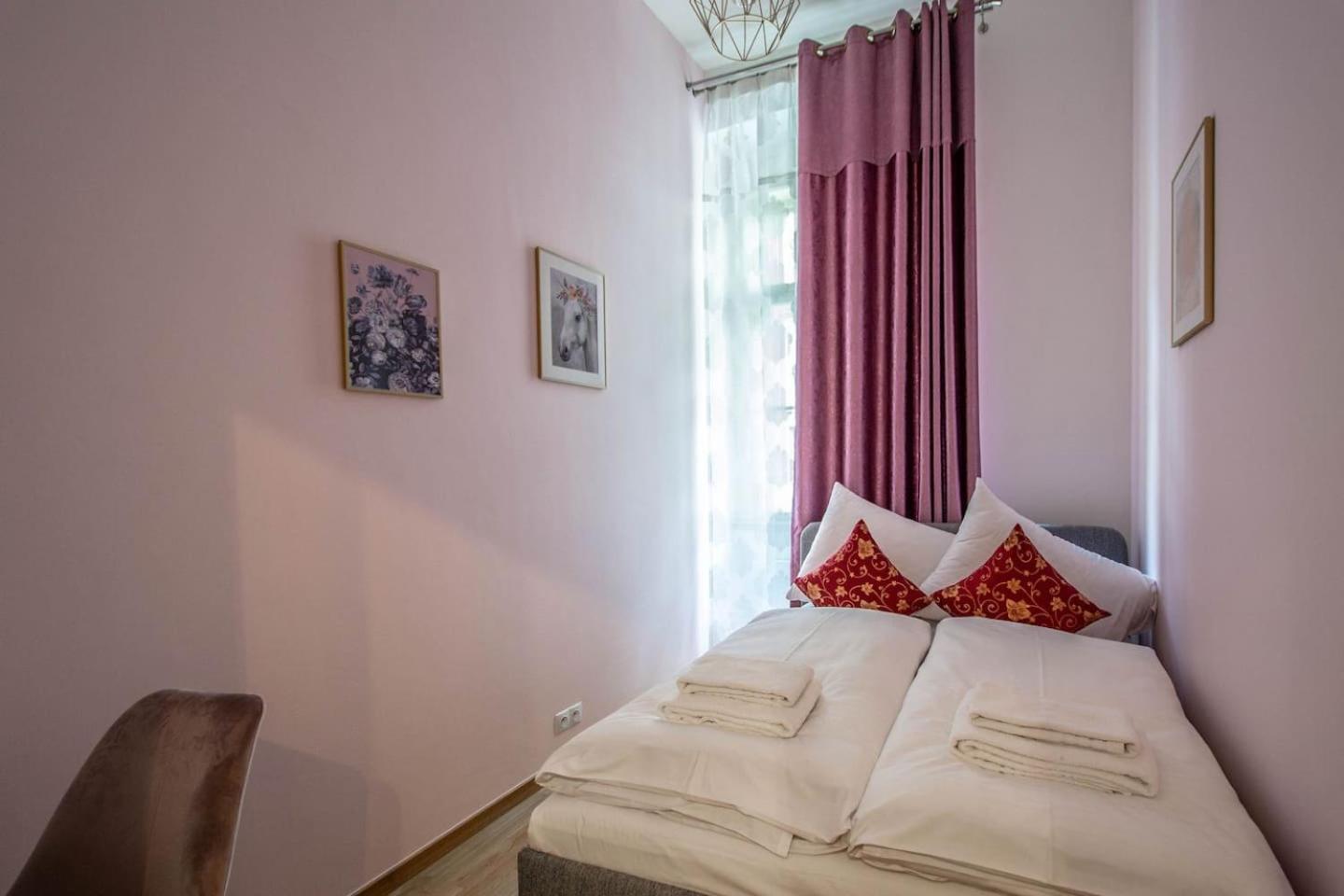 Design 3BDR Apartment in residence, FREE PARKING