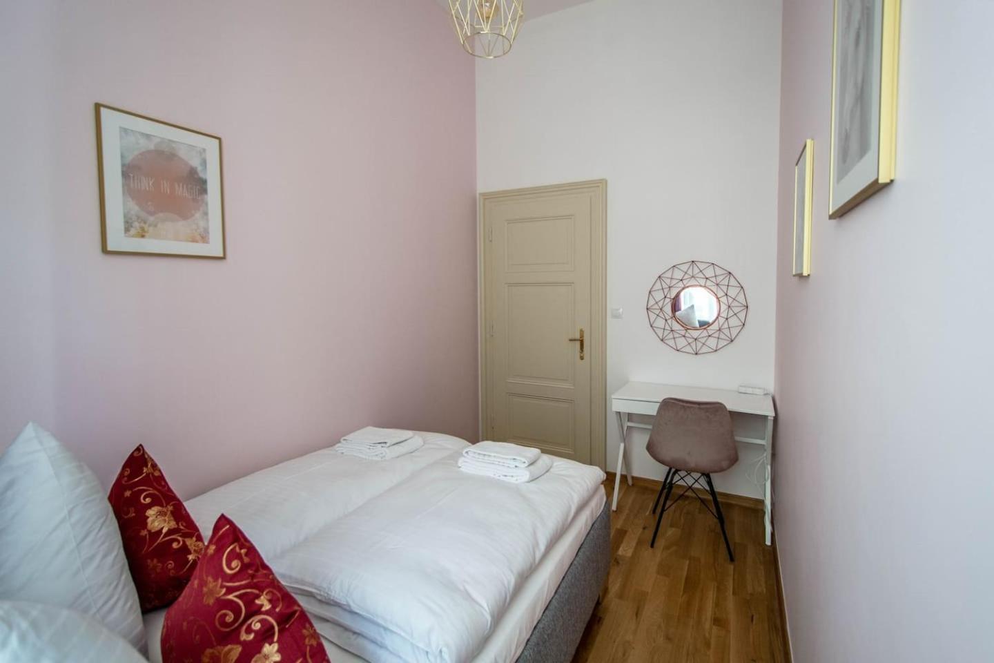 Design 3BDR Apartment in residence, FREE PARKING