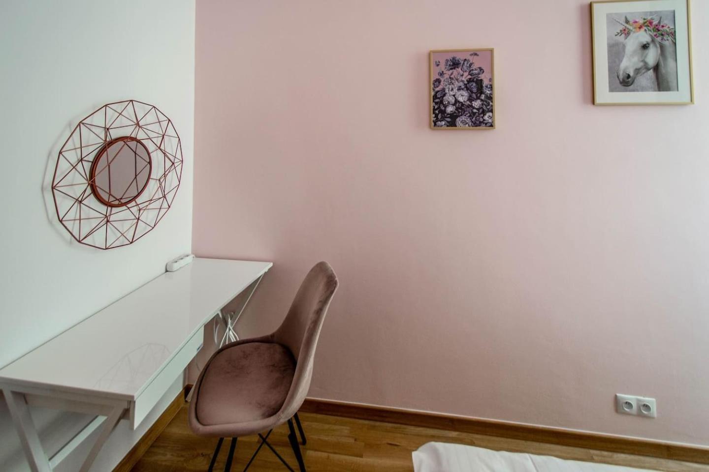 Design 3BDR Apartment in residence, FREE PARKING