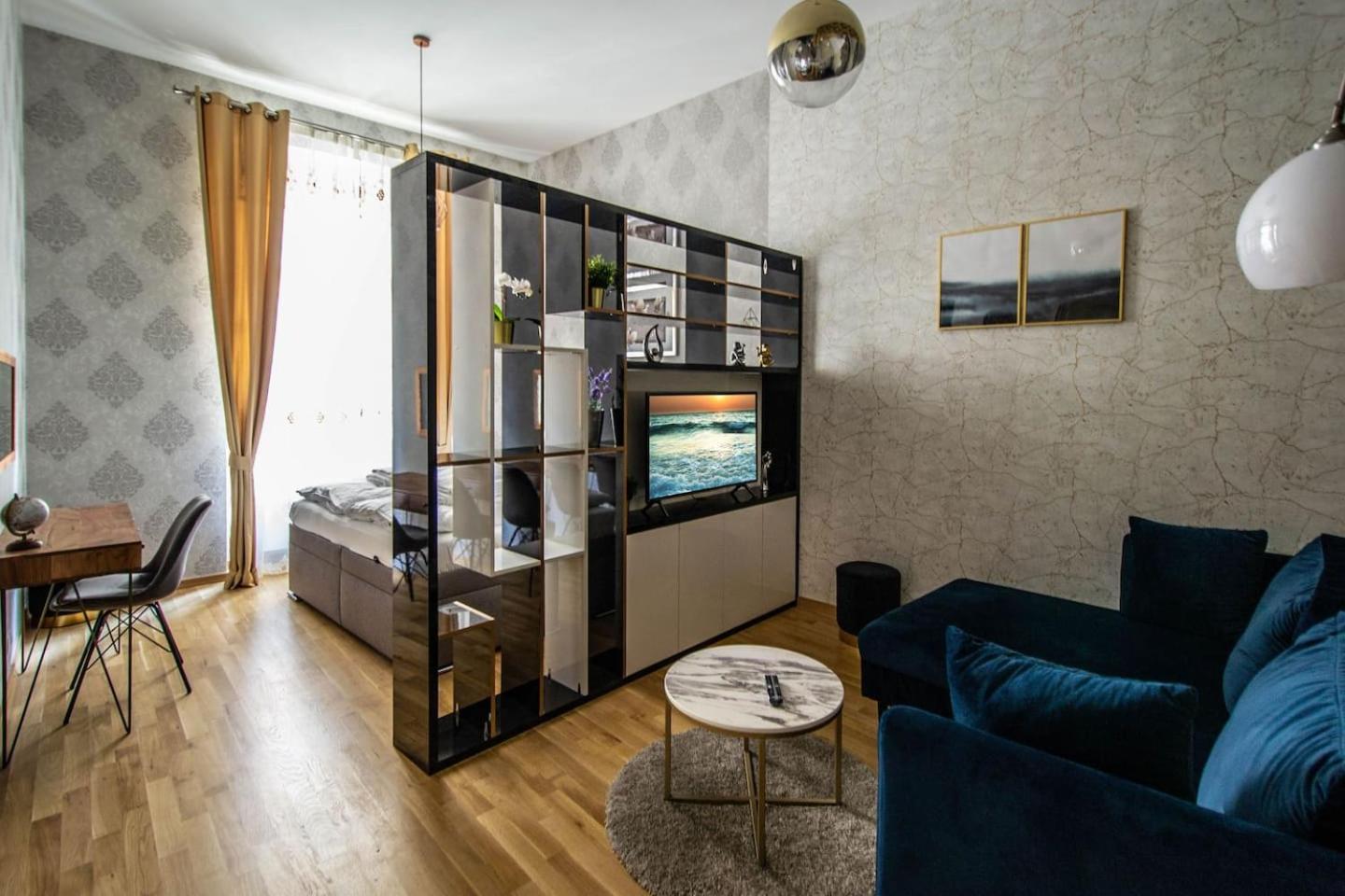 Design 3BDR Apartment in residence, FREE PARKING