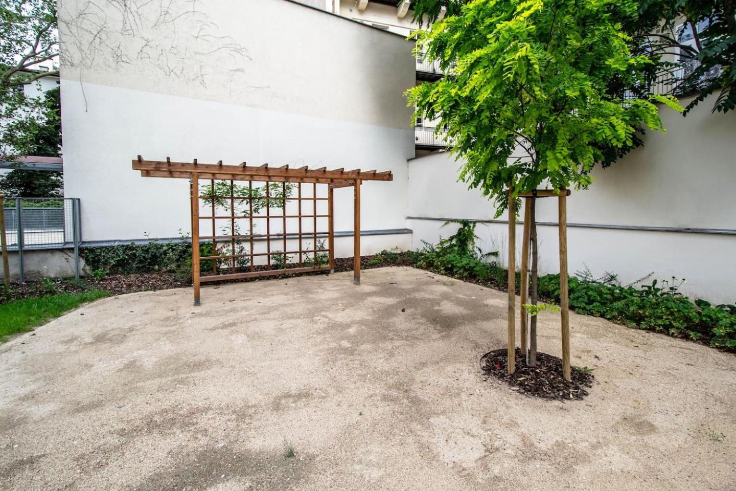 Design 3BDR Apartment in residence, FREE PARKING