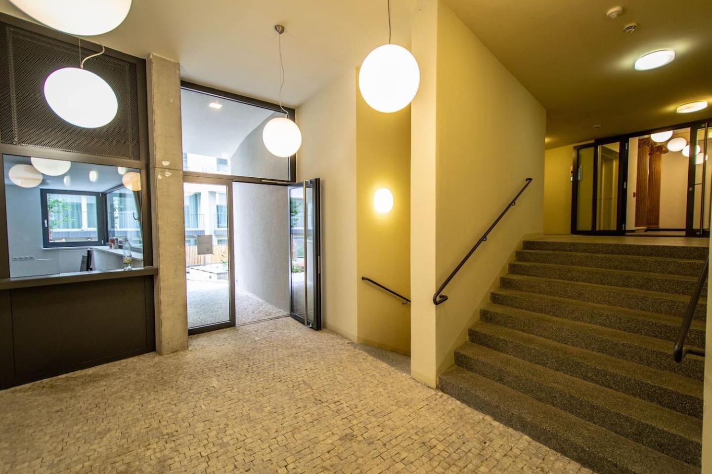 Design 3BDR Apartment in residence, FREE PARKING