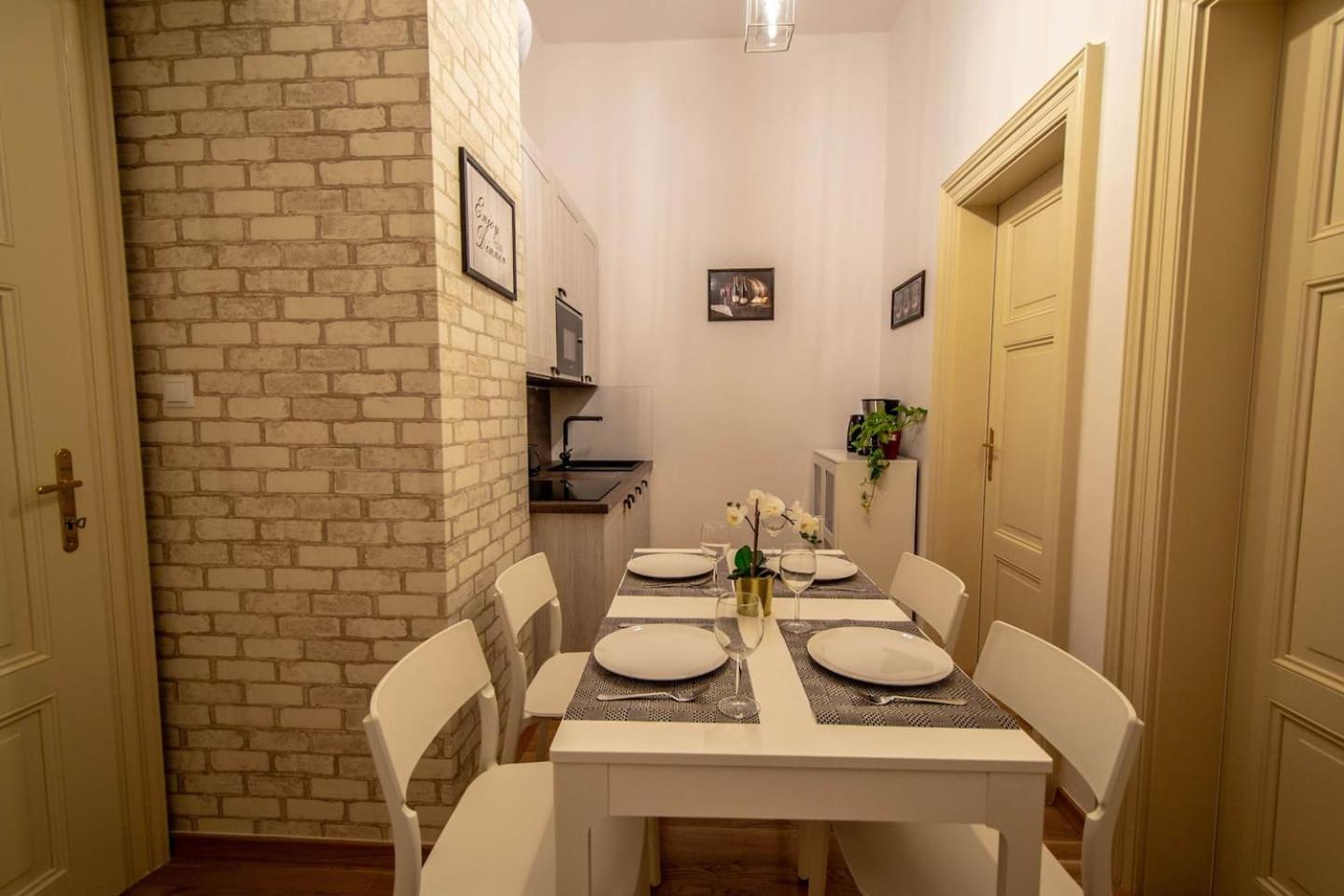 Design 3BDR Apartment in residence, FREE PARKING