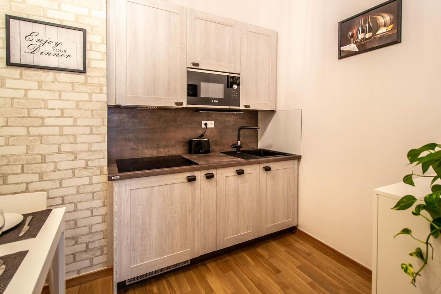 Design 3BDR Apartment in residence, FREE PARKING