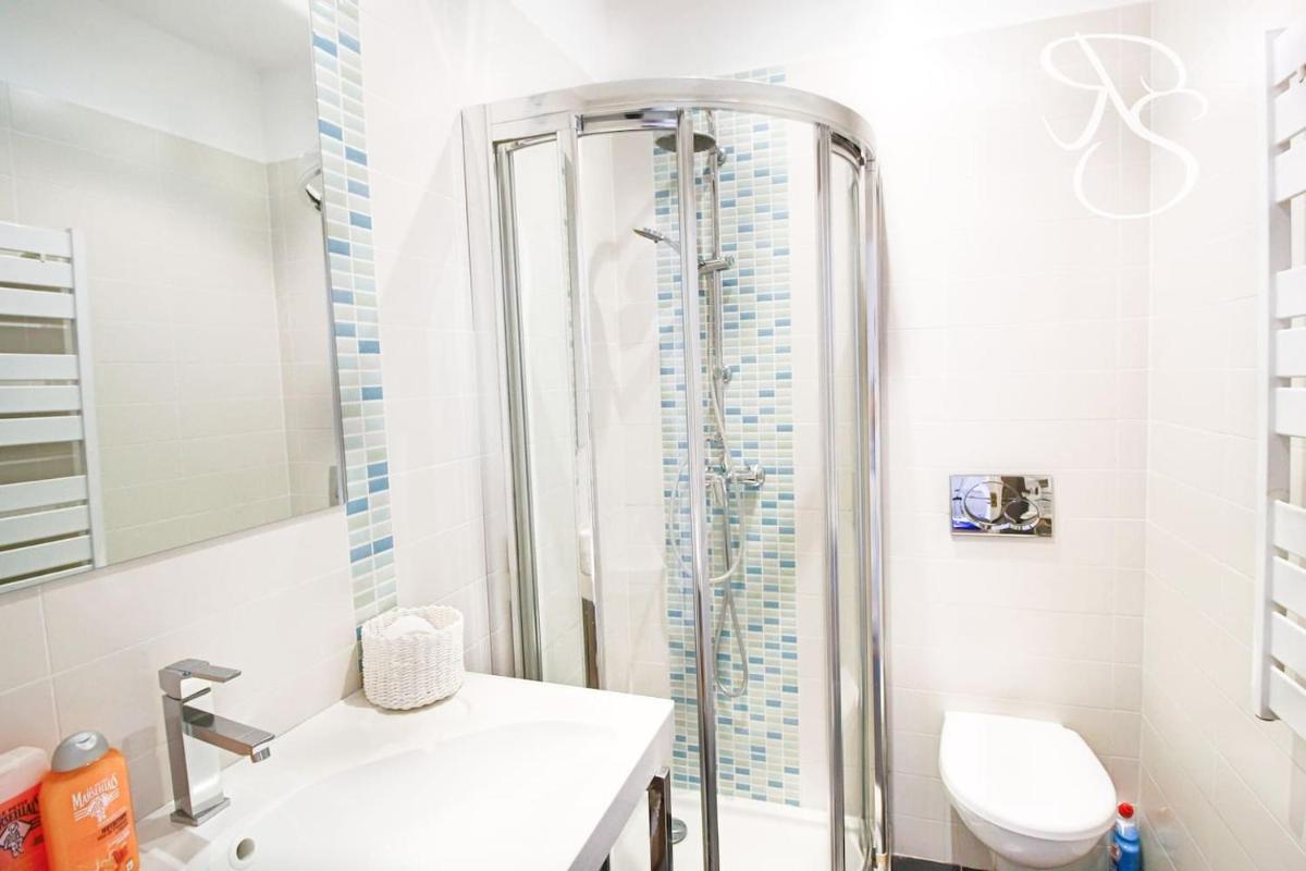 Beautiful 3 bedroom Sea view steps away from the Palais photo 2