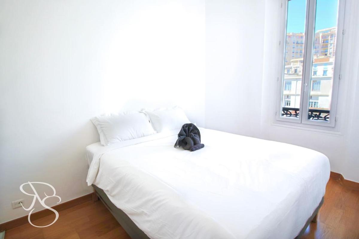 Beautiful 3 bedroom Sea view steps away from the Palais photo 4