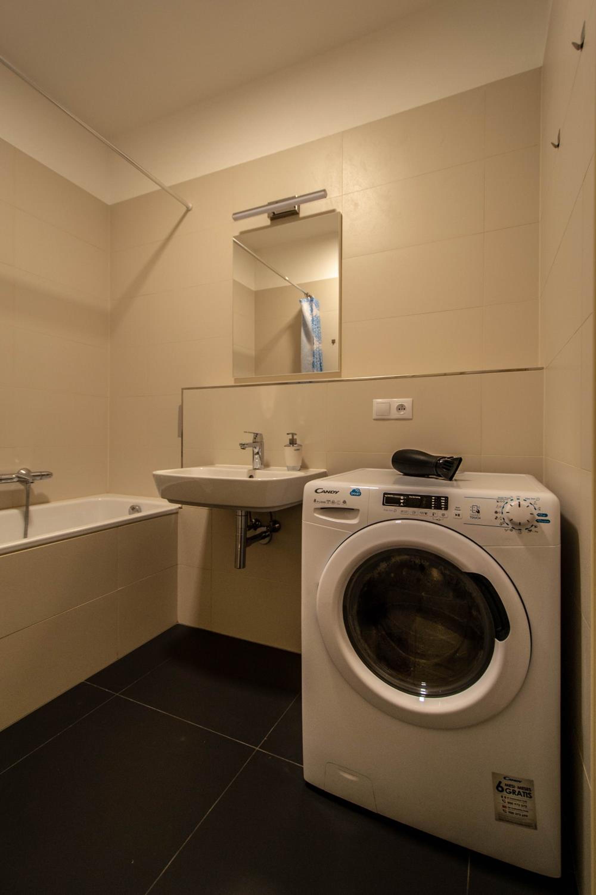 Design 3BDR Apartment in residence, FREE PARKING