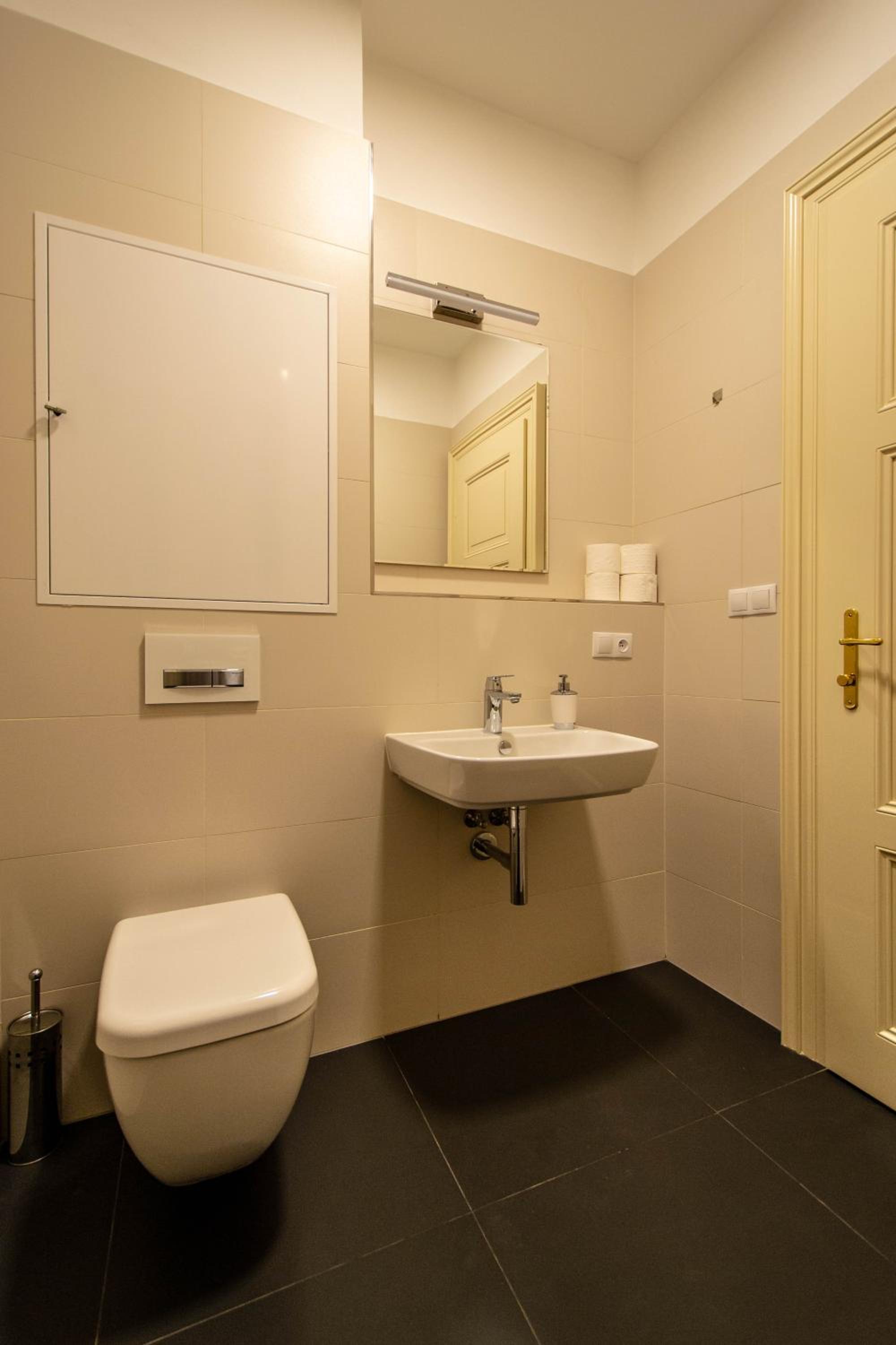 Design 3BDR Apartment in residence, FREE PARKING