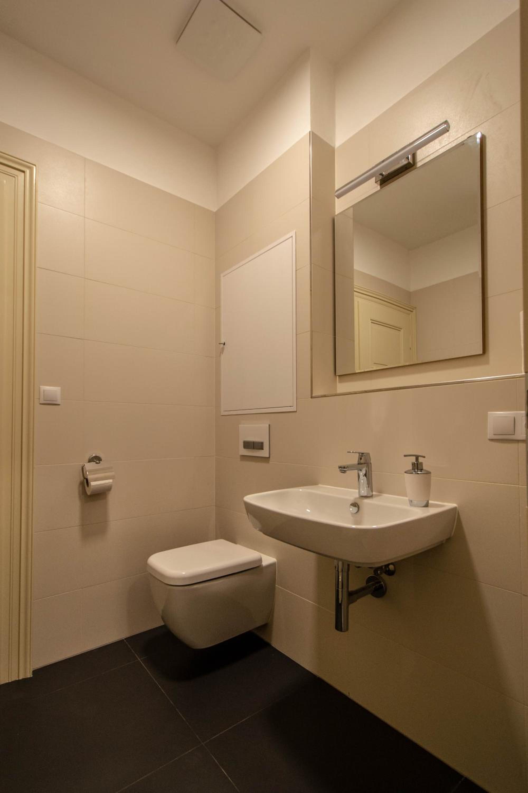 Design 3BDR Apartment in residence, FREE PARKING