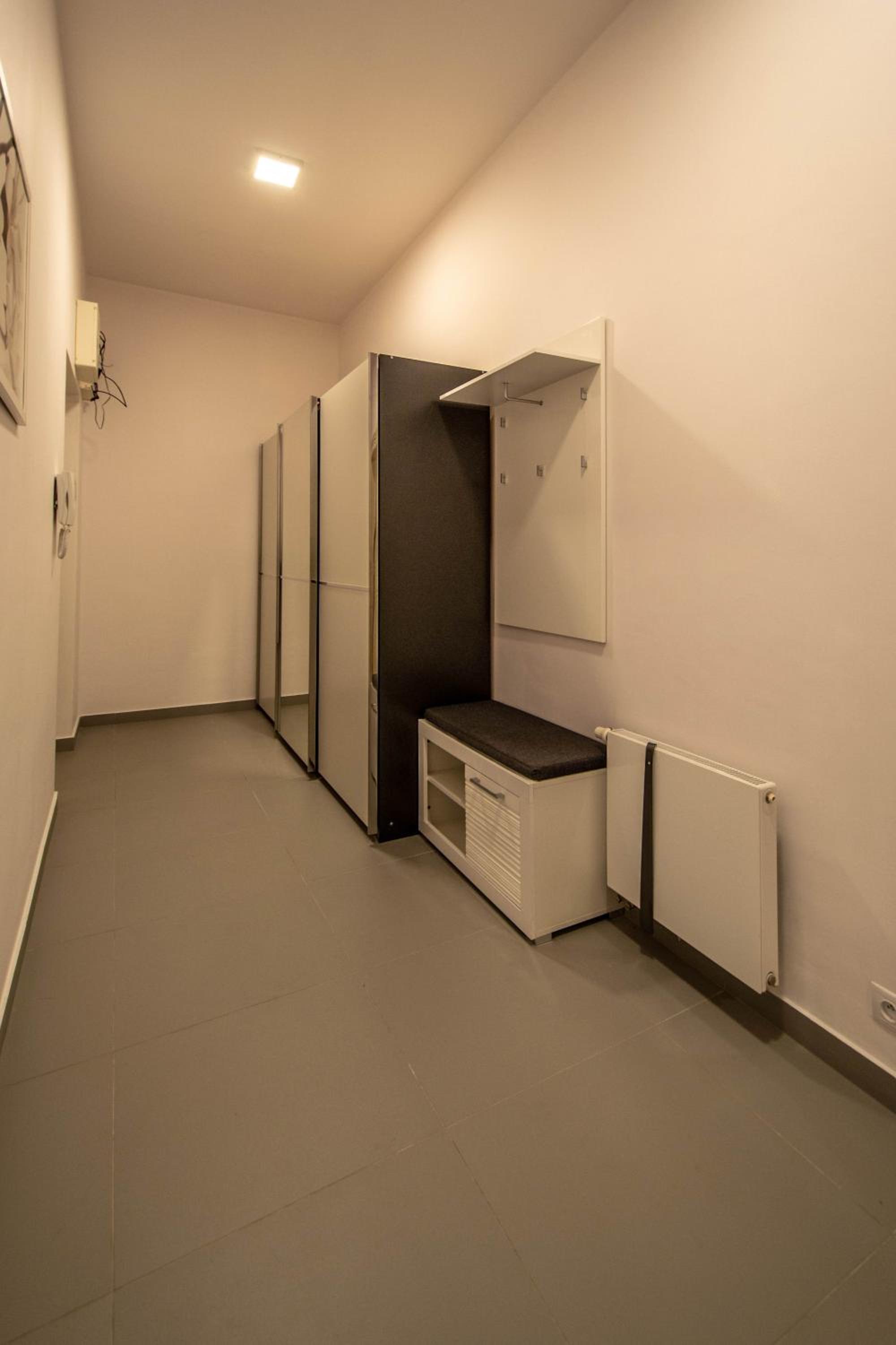 Design 3BDR Apartment in residence, FREE PARKING