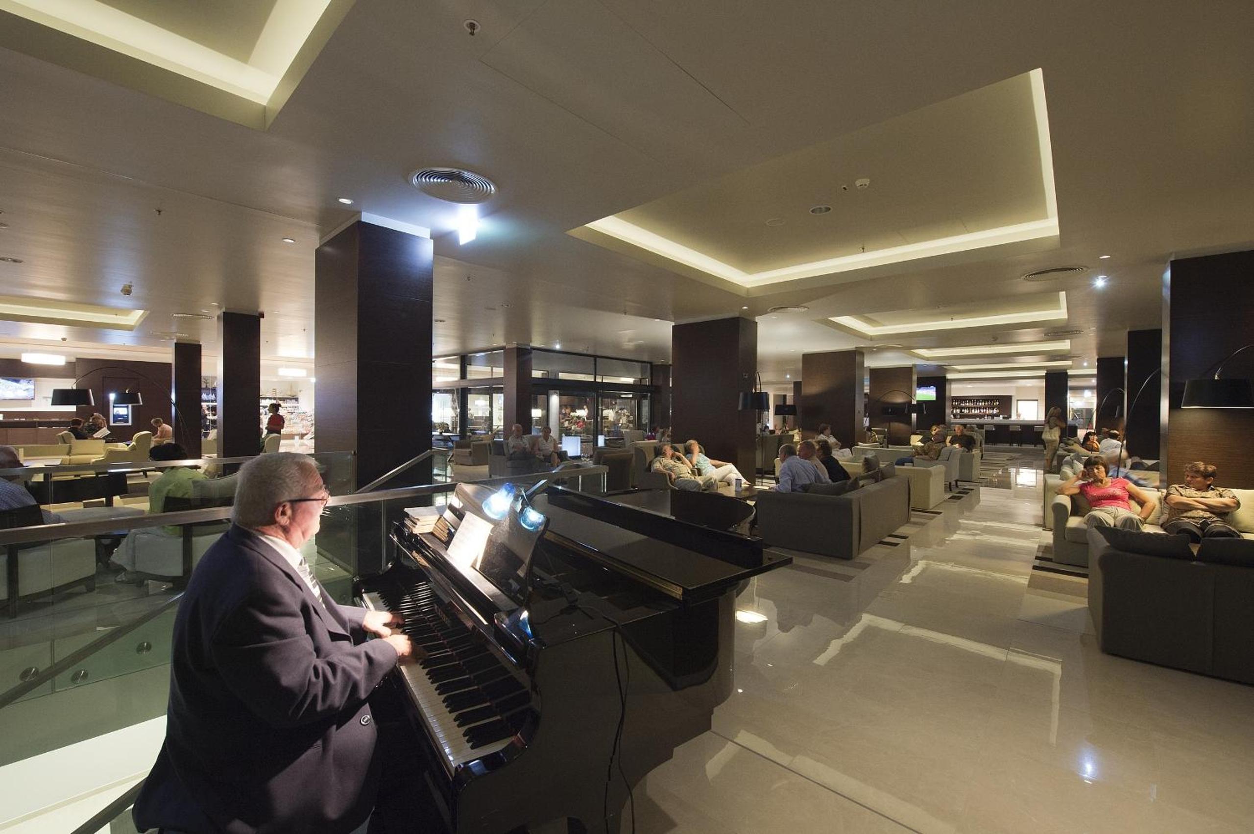 Hotel Parentium Plava Laguna - Property Image 2