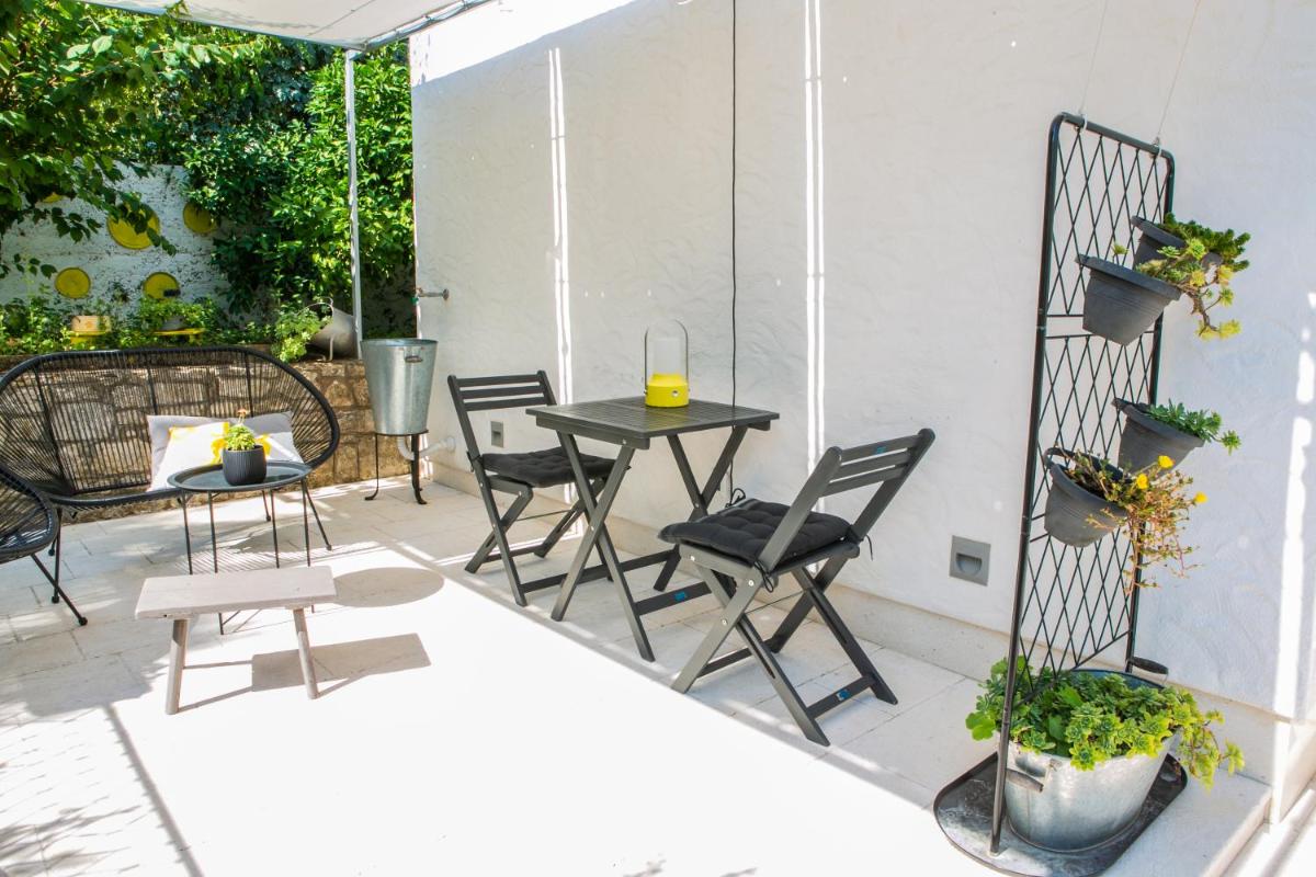 Hotel Apartment On the Sunny Side - Image 1