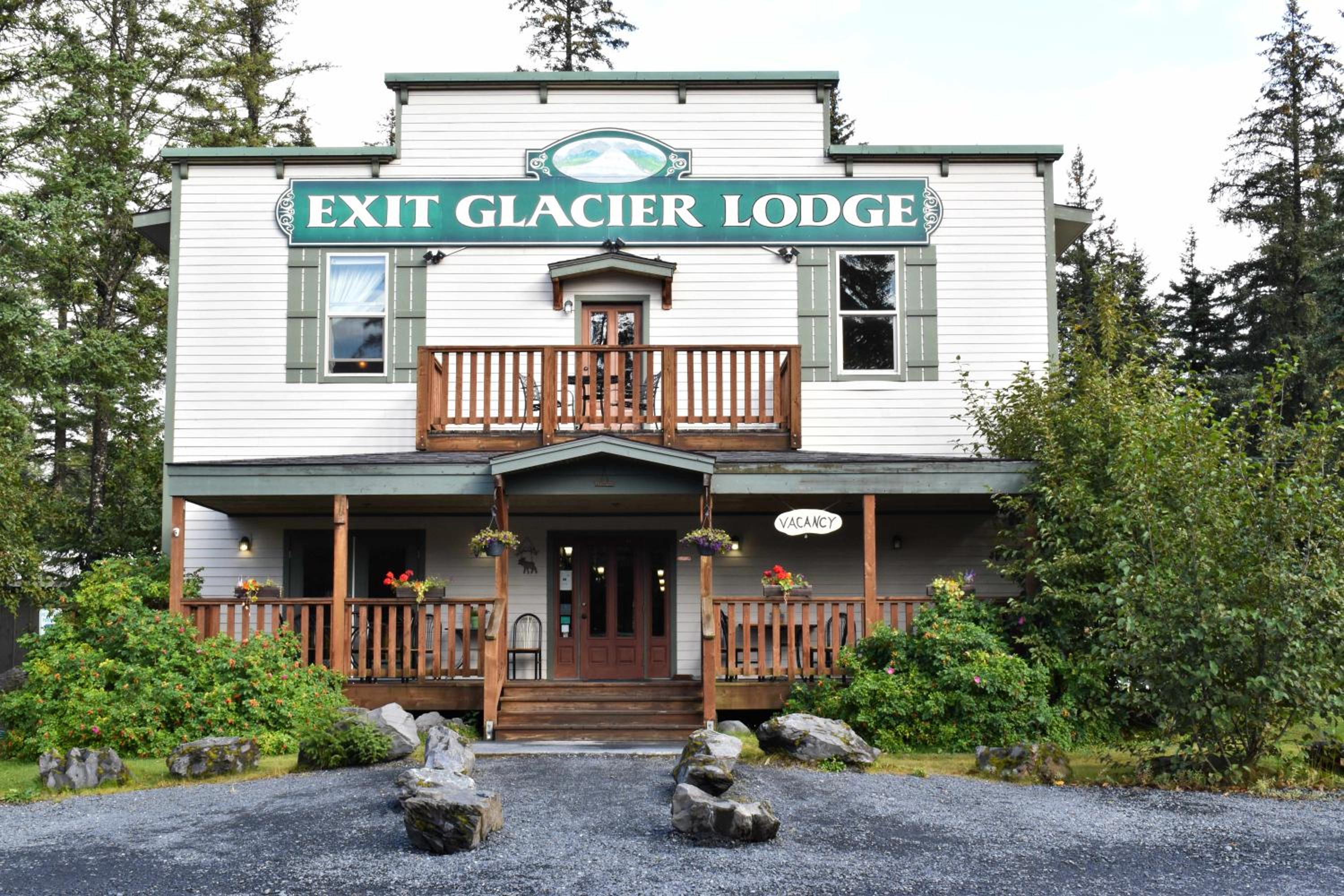 Hotel Exit Glacier Lodge - Image 1