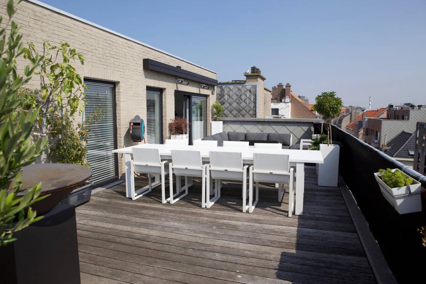Modern appartement centrum Oostende met enorm dakterras (parking beschikbaar)
