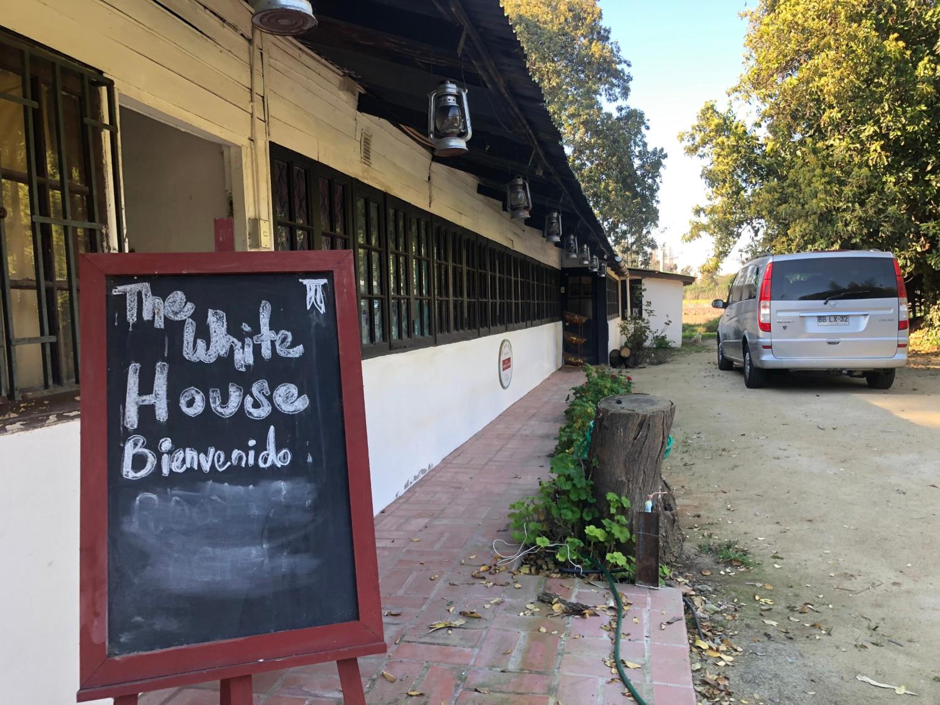 The White House by Casona Lo Aguirre - El Monte RM