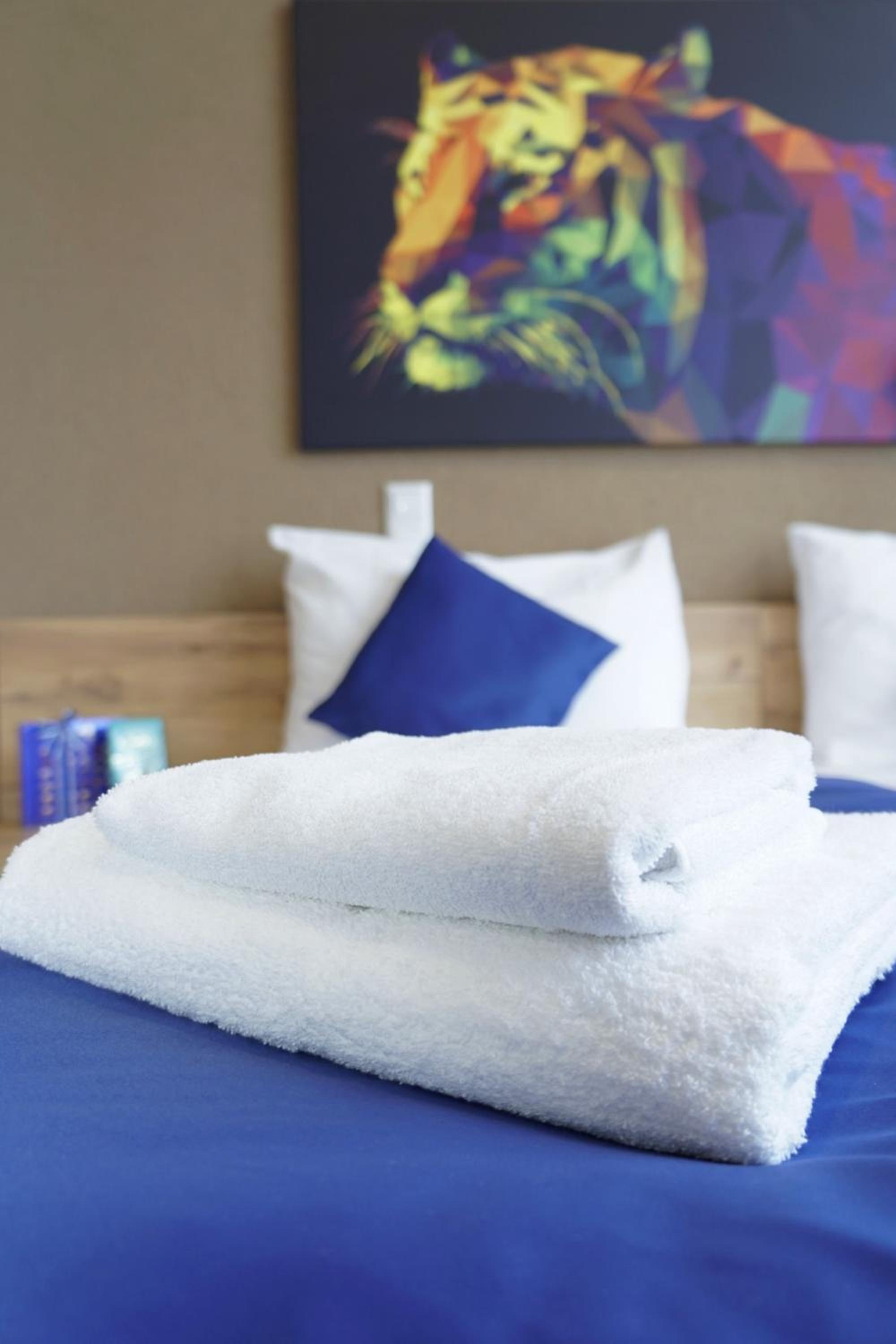 Motel Blue - Minimalist Boutique Hotel