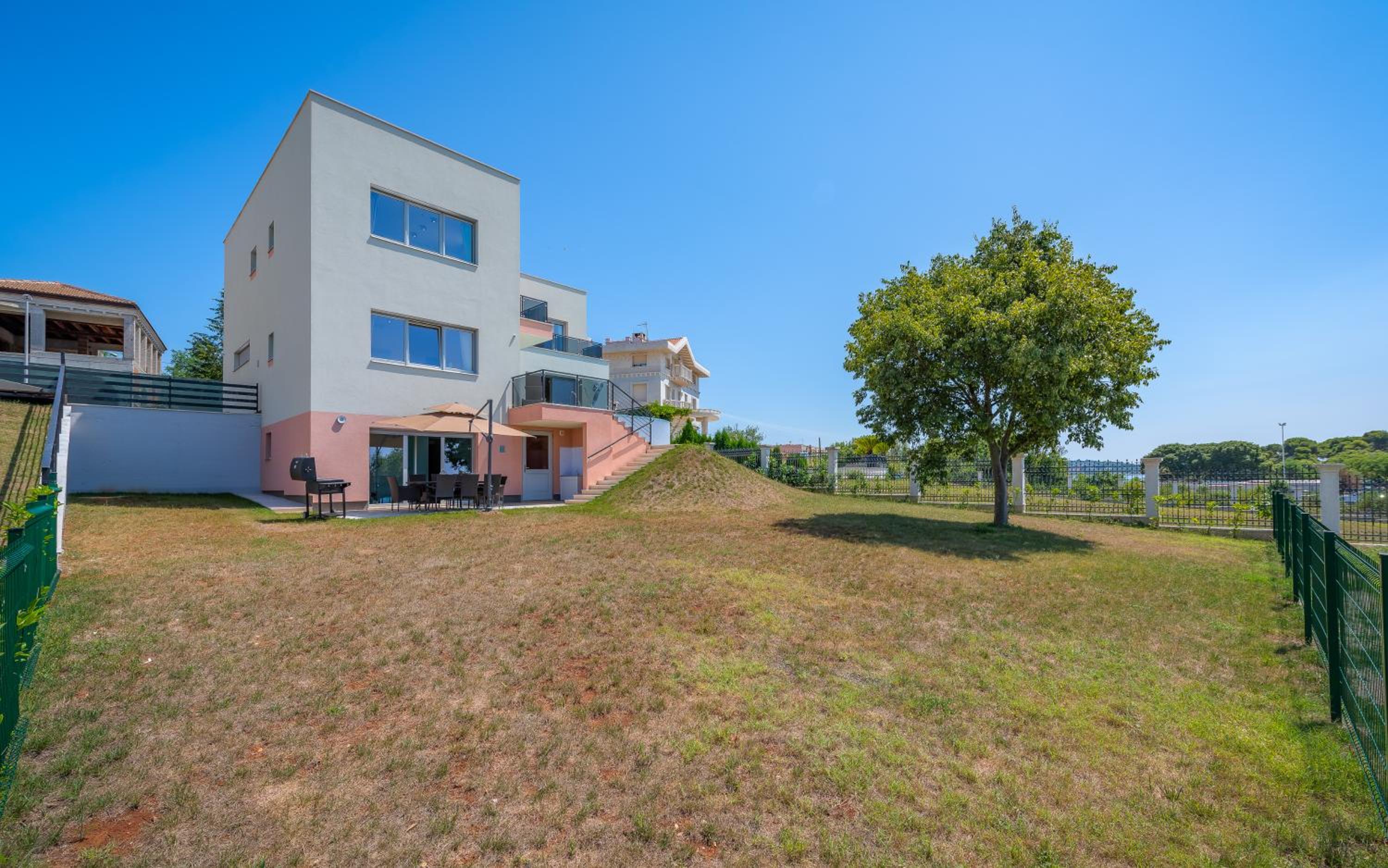 Hotel Villa Cedar - Image 1