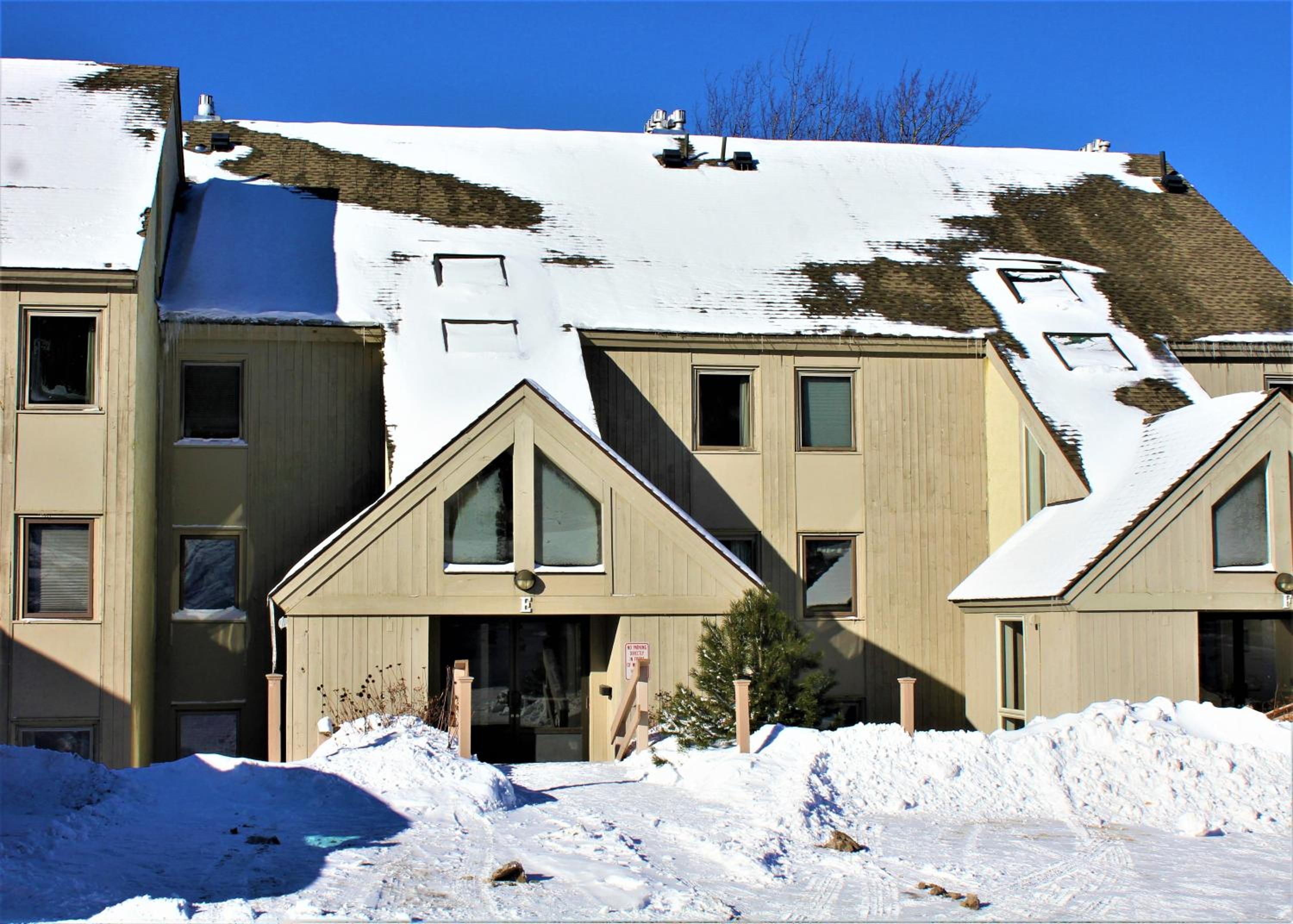 Ski home to this beautiful one bedroom condo with shuttle to Slopes Whiffletree E4 view 3