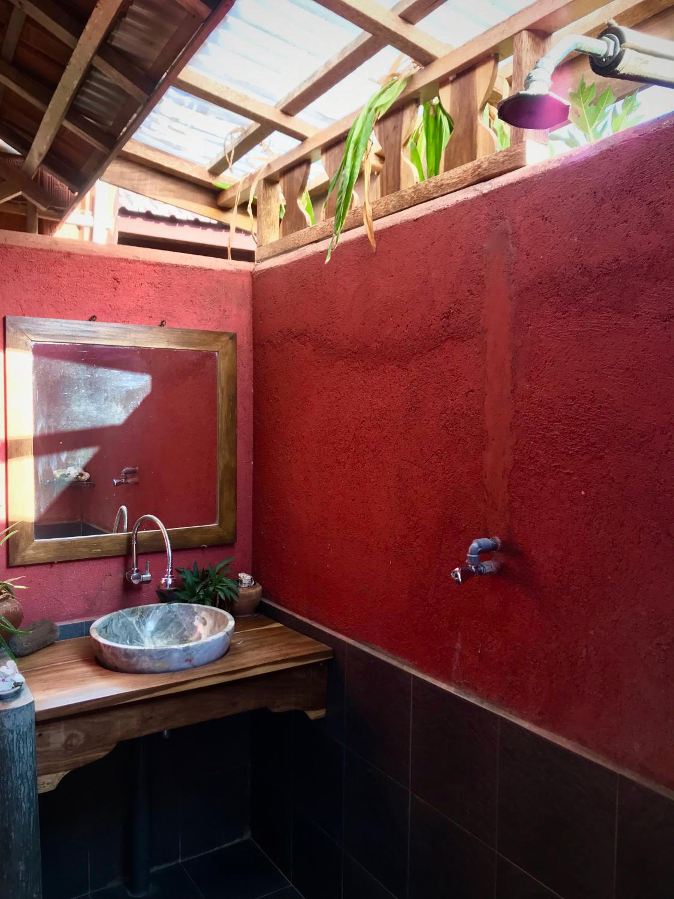 Harry's Ocean House Pacitan view 4