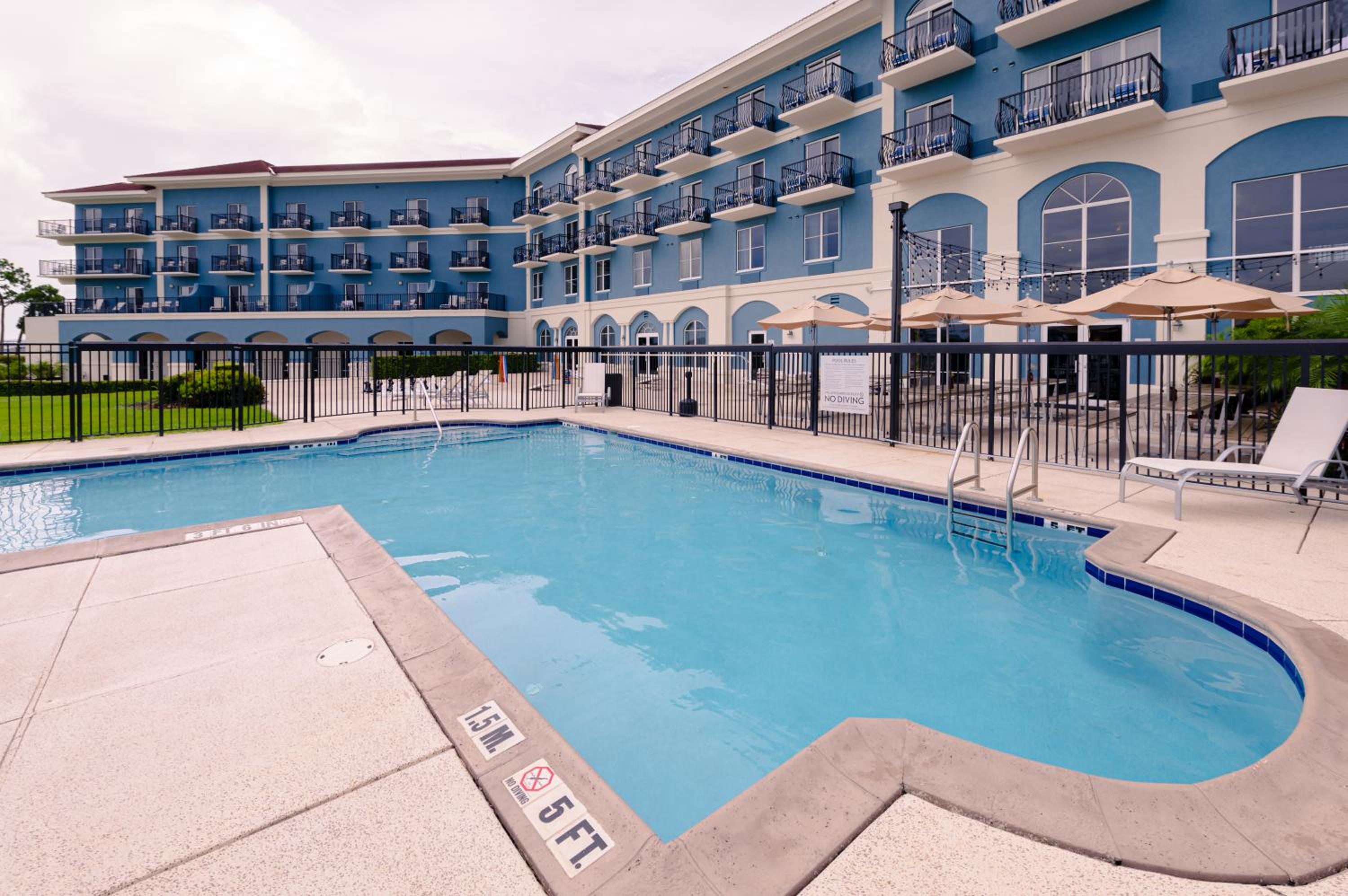 Sebring Vacations - SEVEN Sebring Raceway Hotel - Property Image 2