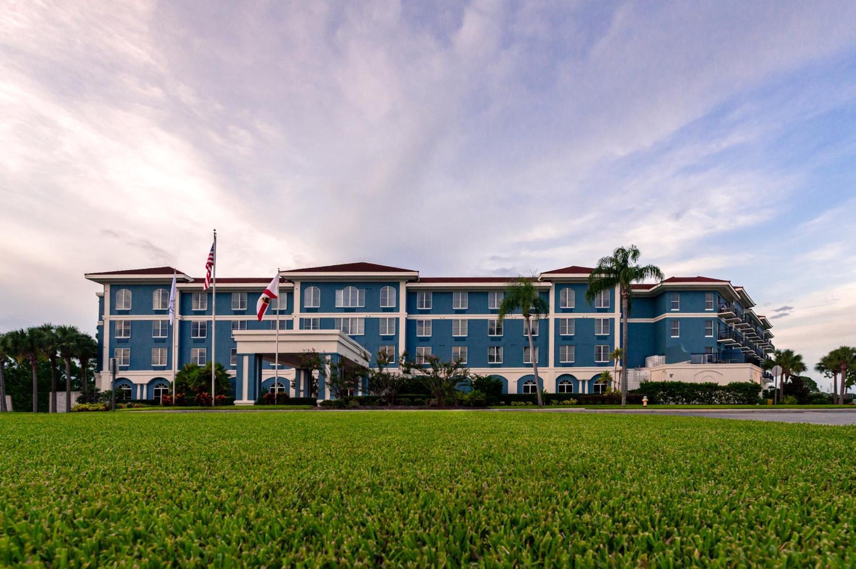 Sebring Vacations - SEVEN Sebring Raceway Hotel - Property Image 1