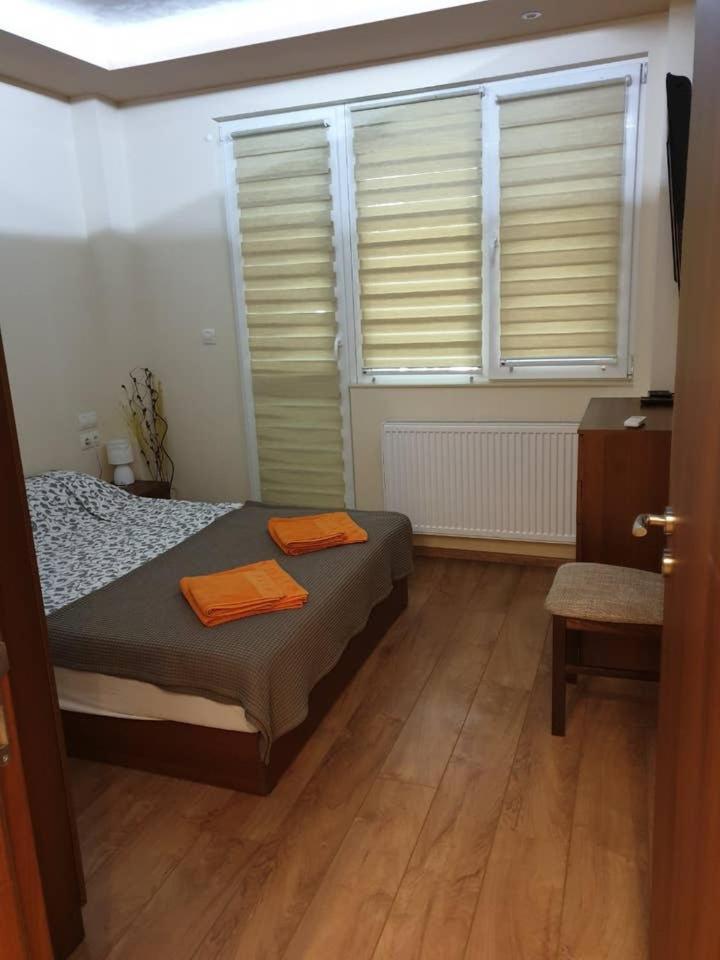 Luxury 2 bedroom,2 bathroom apart ,free parking view 3