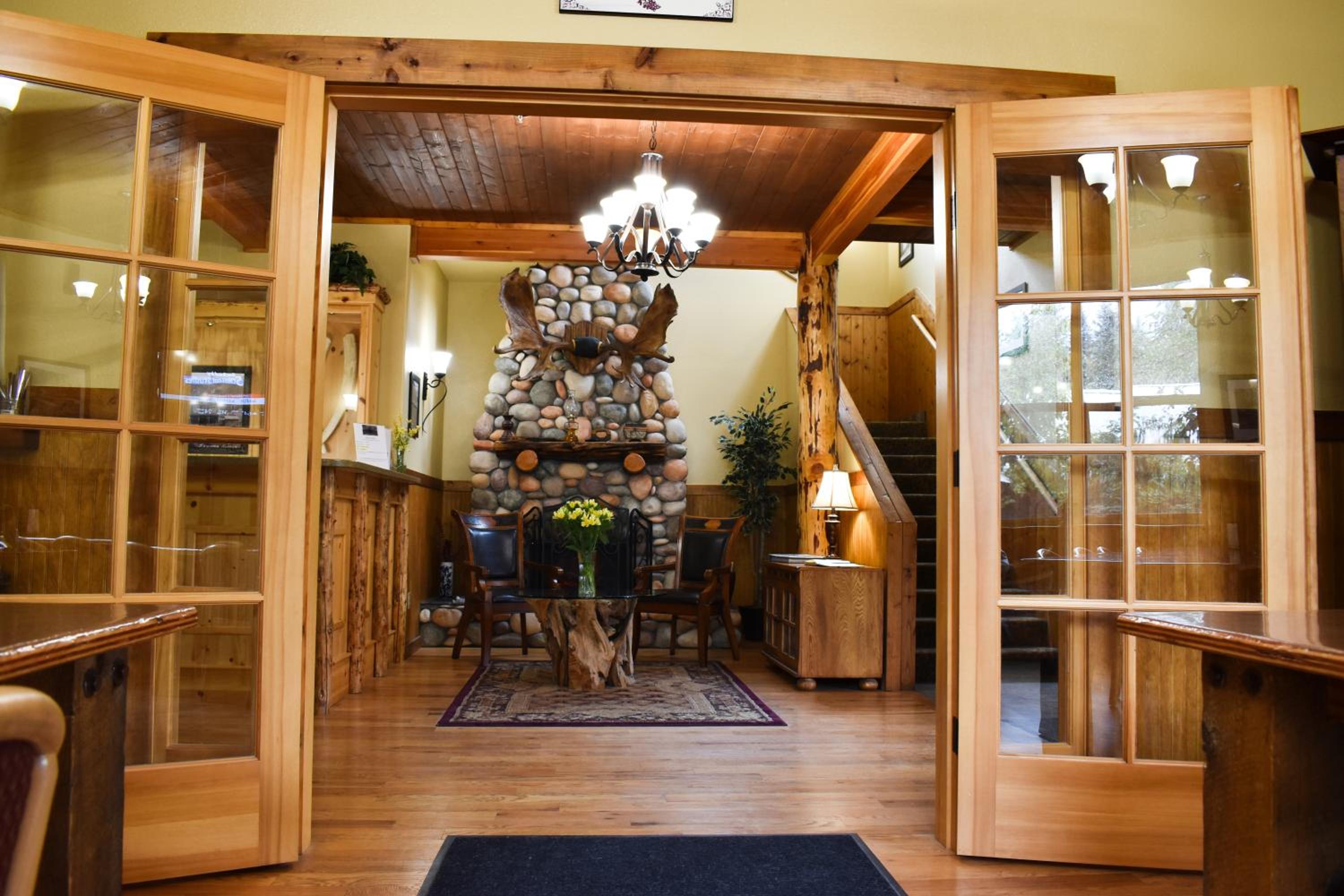 Exit Glacier Lodge