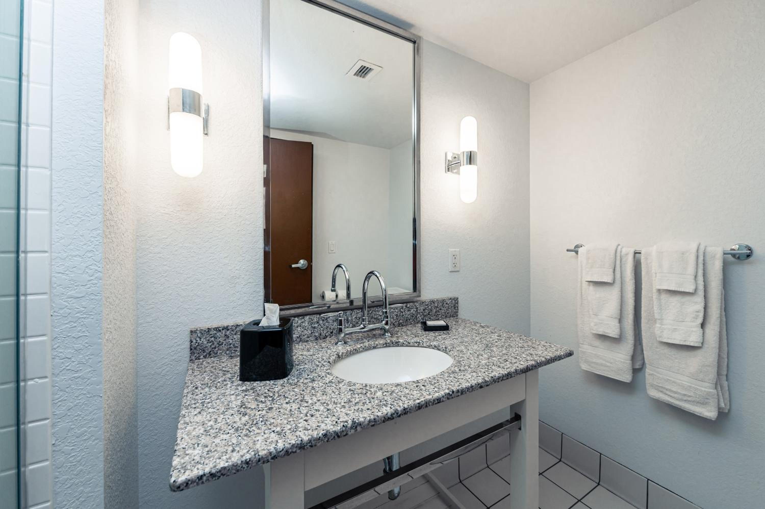 Sebring Vacations - SEVEN Sebring Raceway Hotel - Property Image 3