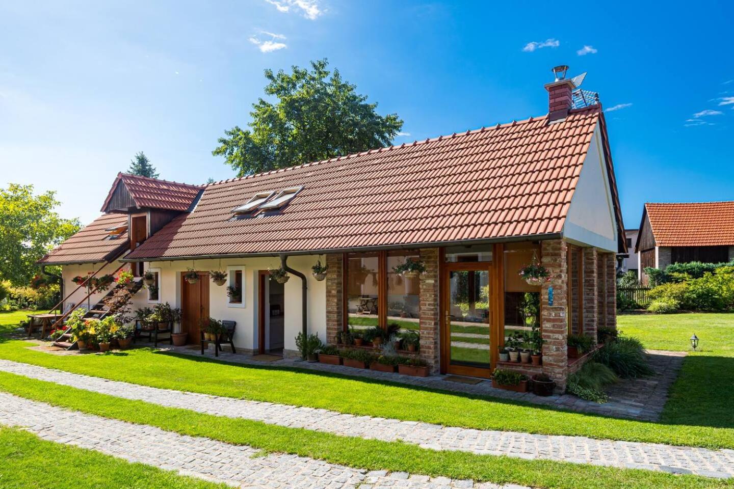 Tradiční český dům s ložnicemi v podkroví view 2