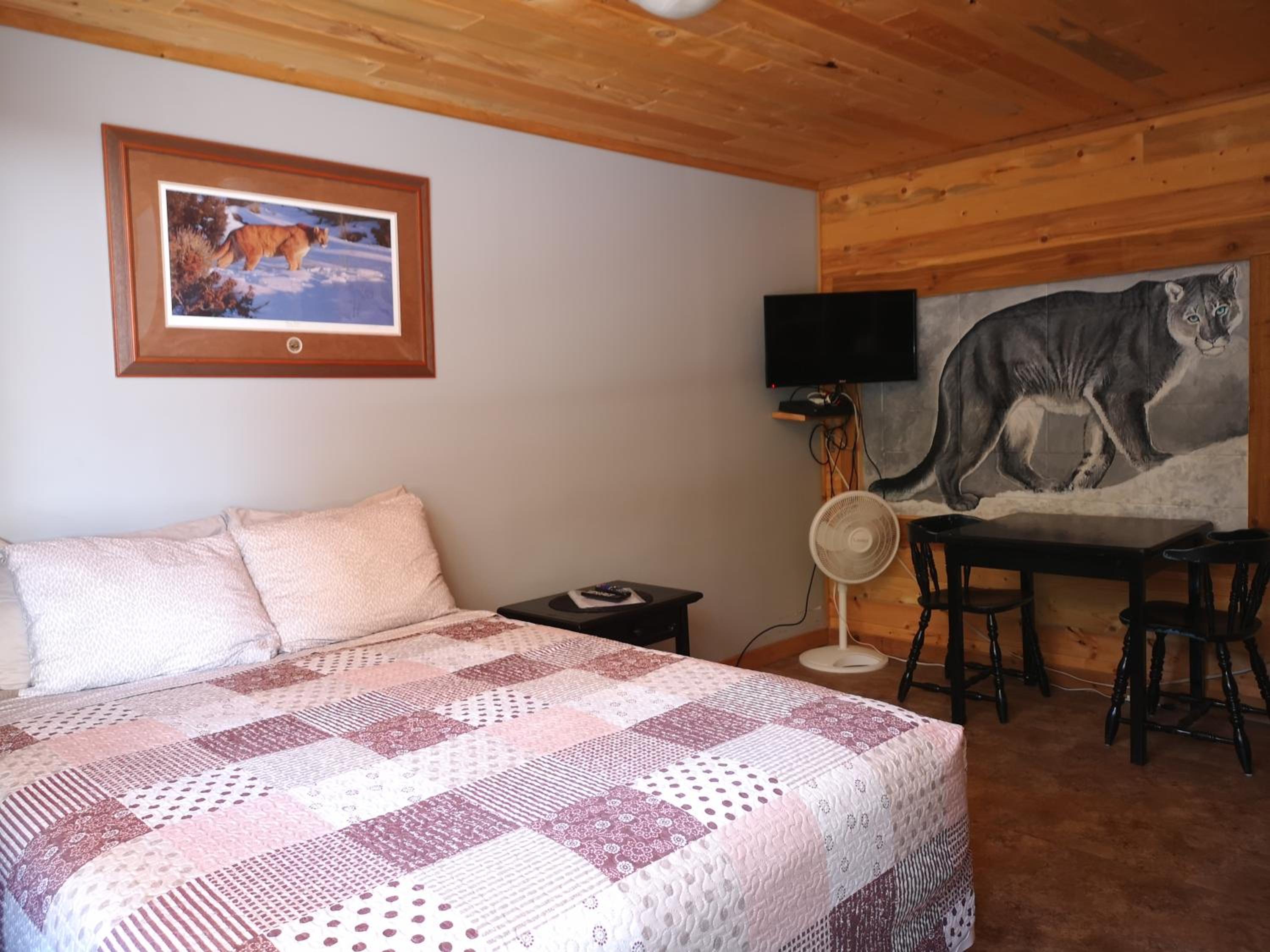 Overlook Inn & Cabins