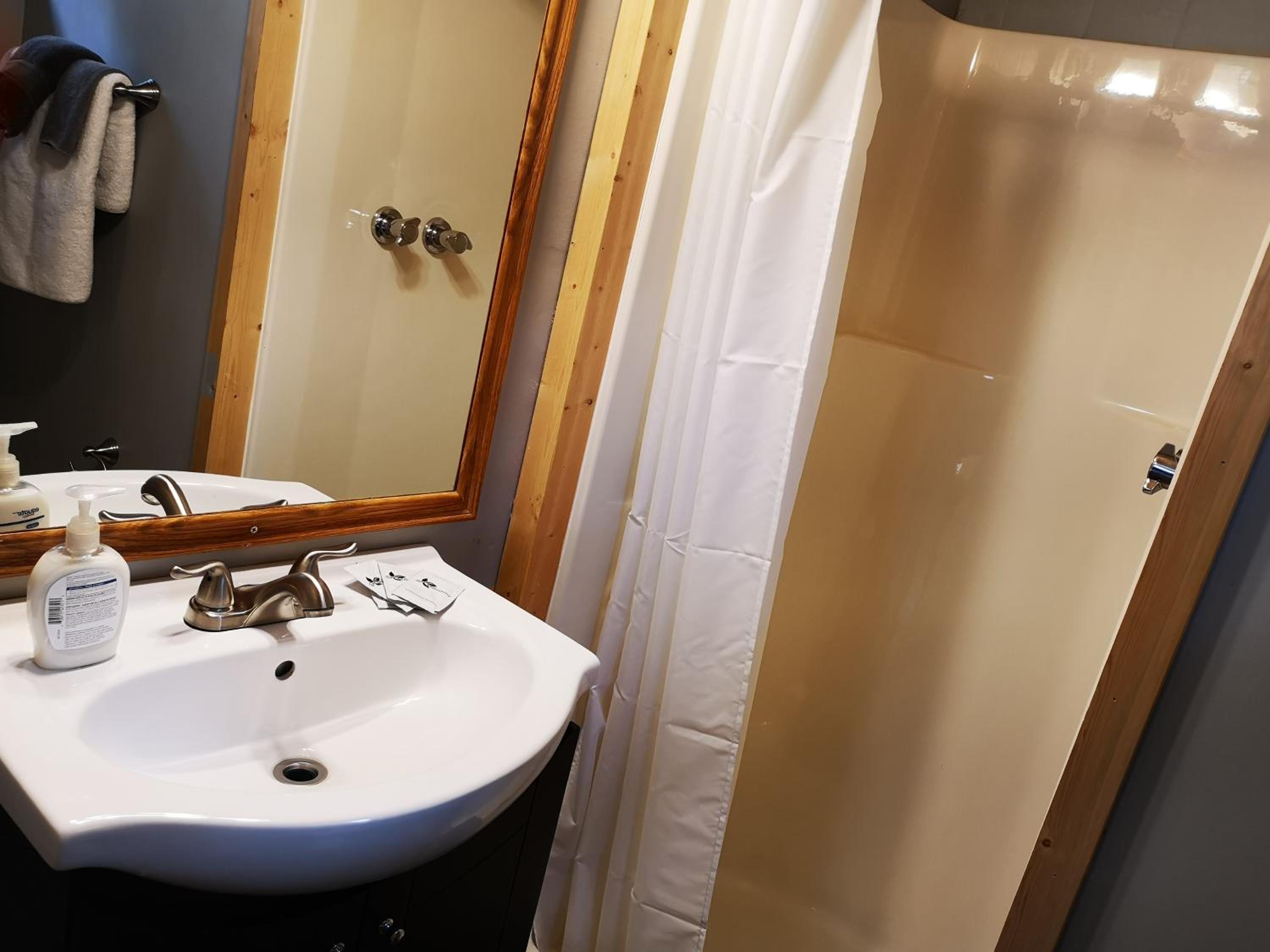 Overlook Inn & Cabins