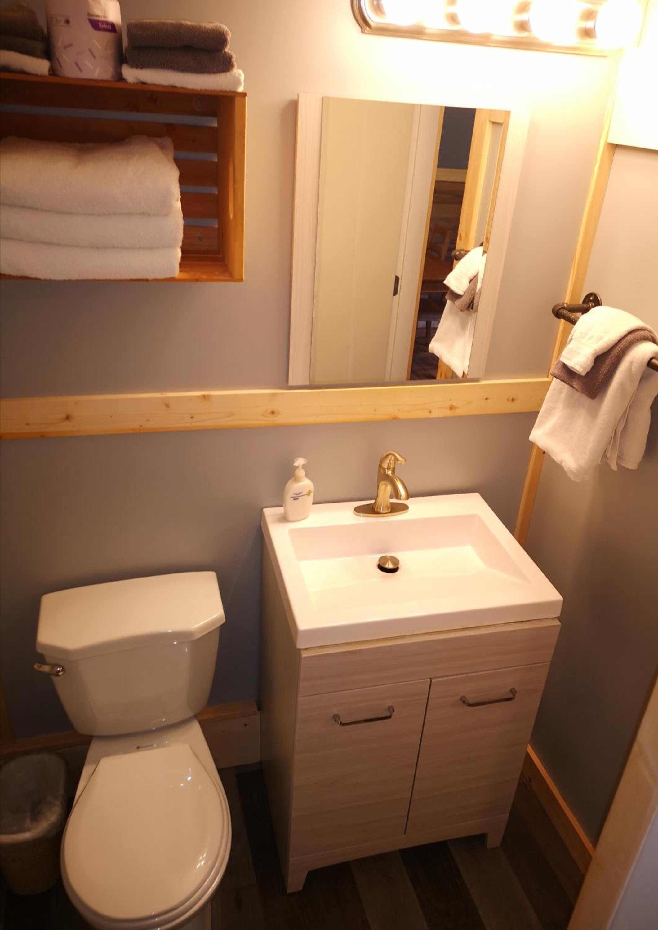 Overlook Inn & Cabins