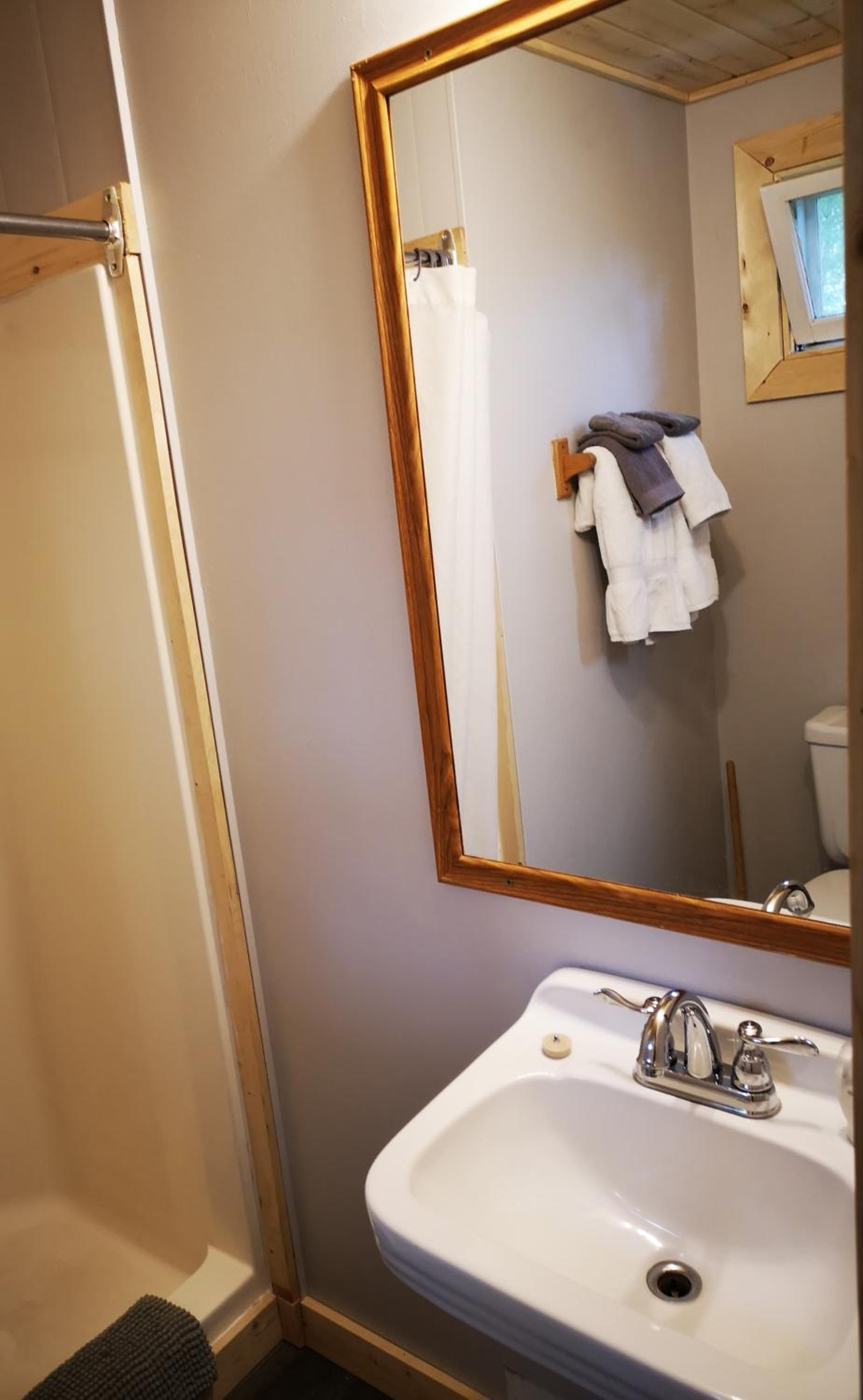 Overlook Inn & Cabins