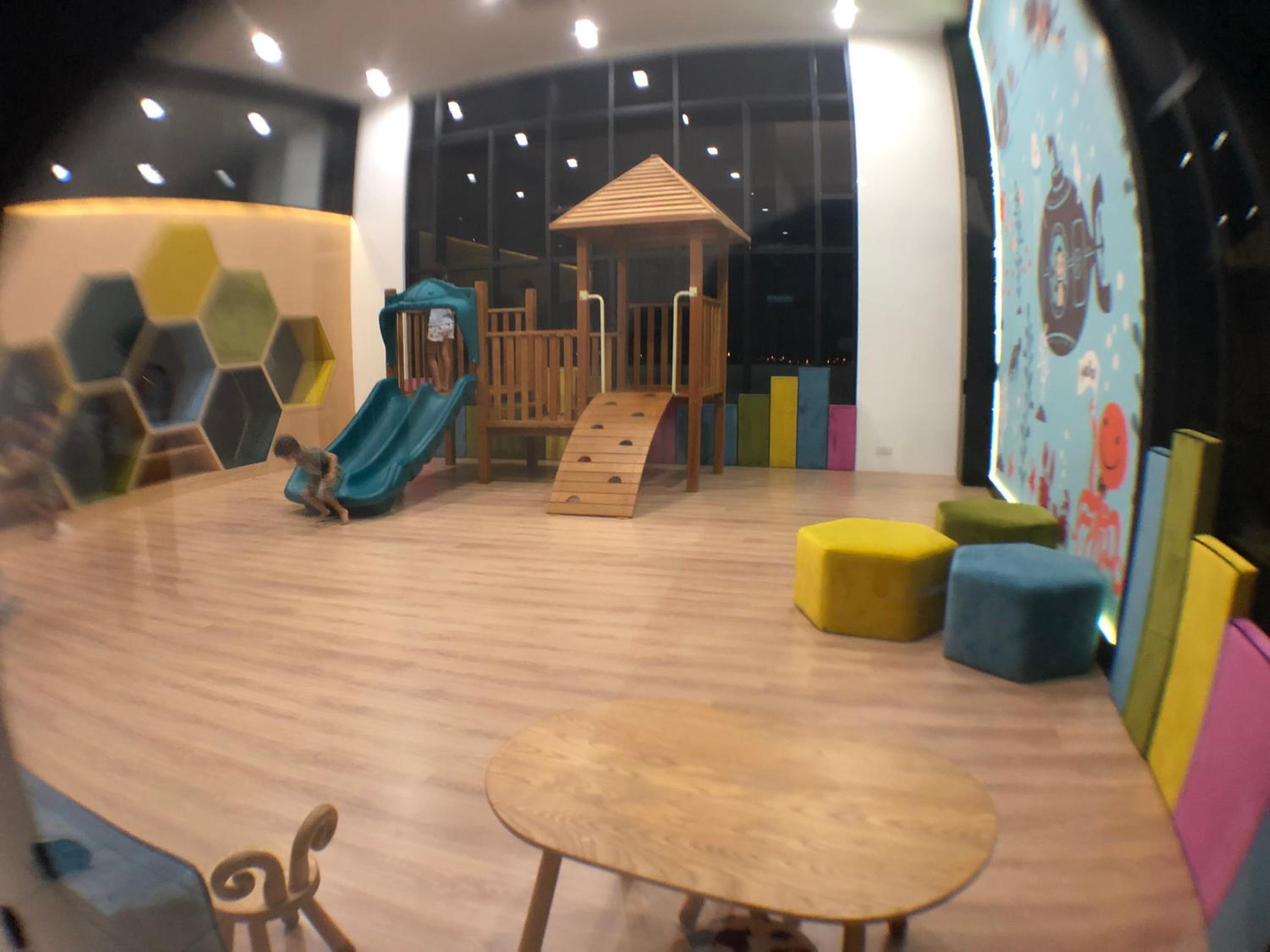 Legoland & Educity at BuYiYang Homestay