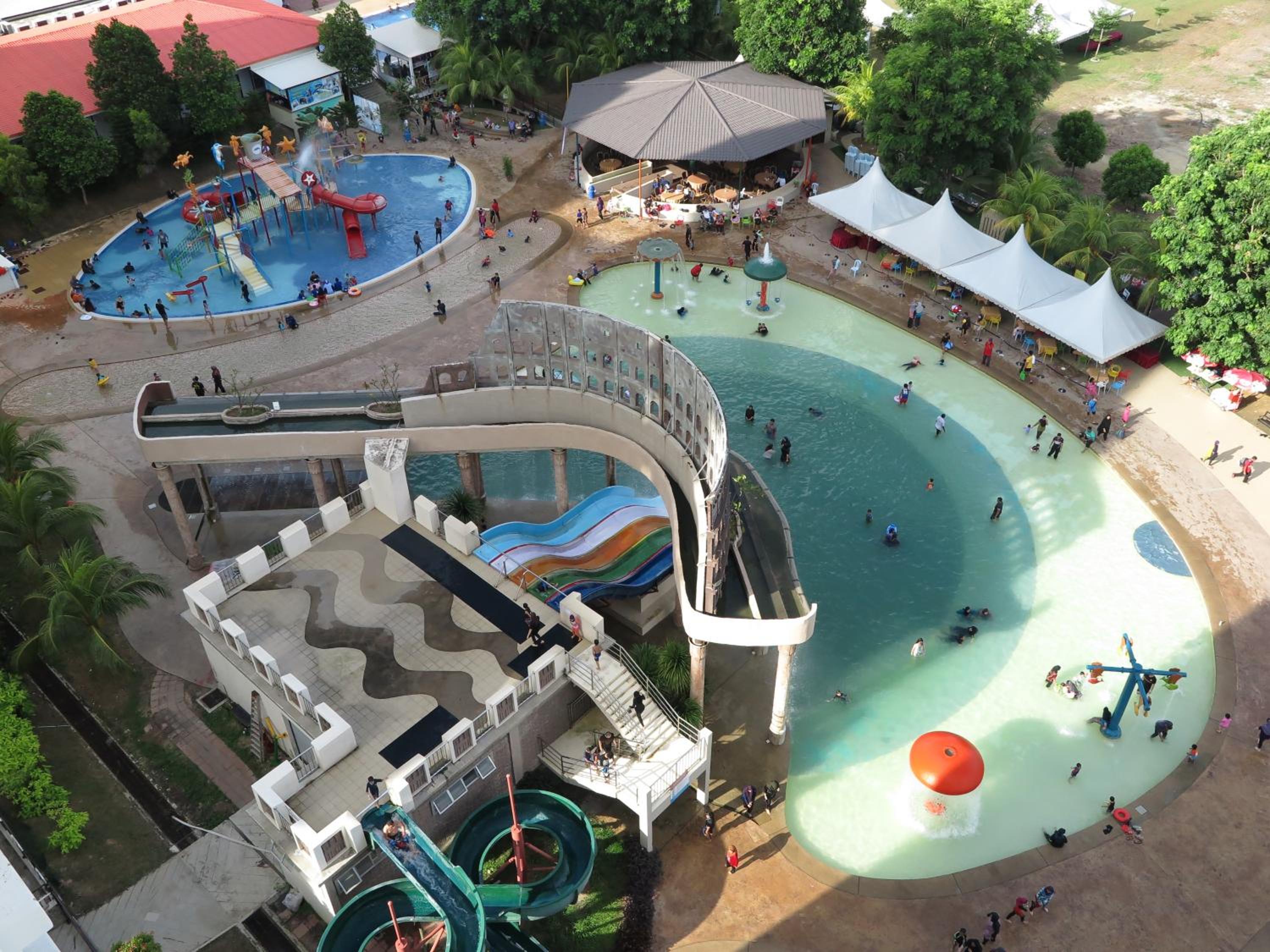 3 Bedrooms at Lagoon Park Resort view 2