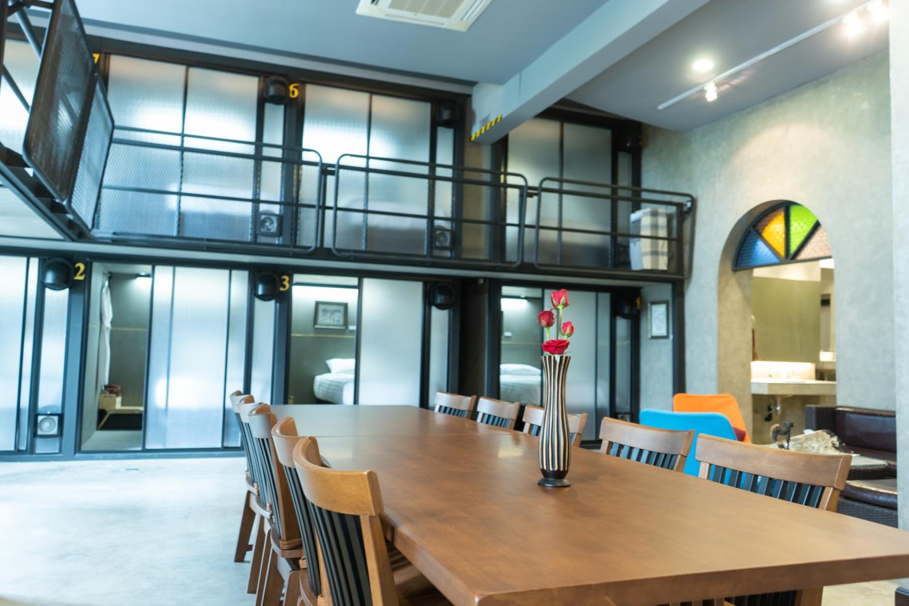 Hotel Third Rock Hostel - Image 1