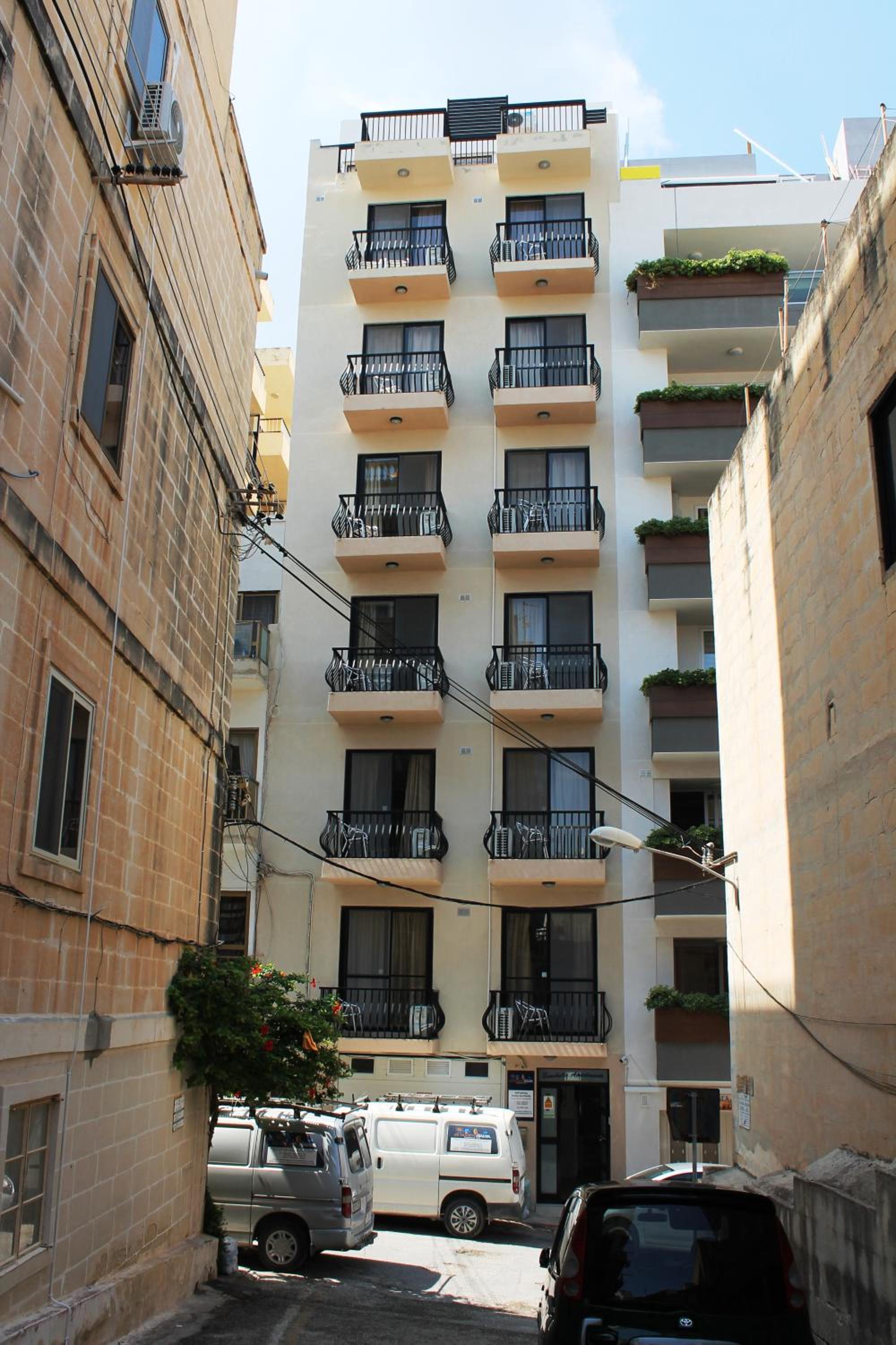Seashells Sea View Penthouse with private Hot Tub & large sunny terrace with stunning views - by Getwaysmalta photo 3