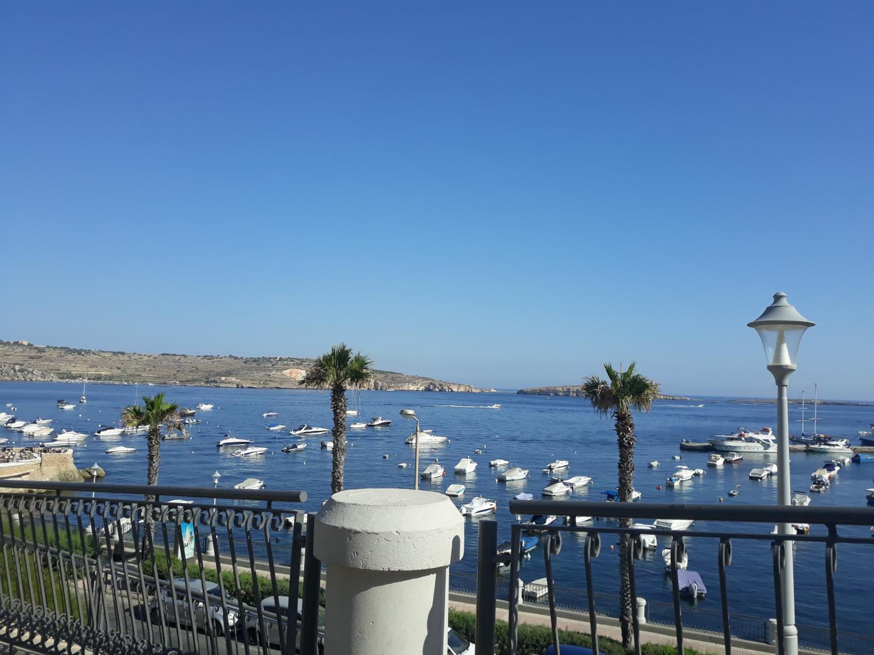 Seashells Sea View Penthouse with private Hot Tub & large sunny terrace with stunning views - by Getwaysmalta photo 4