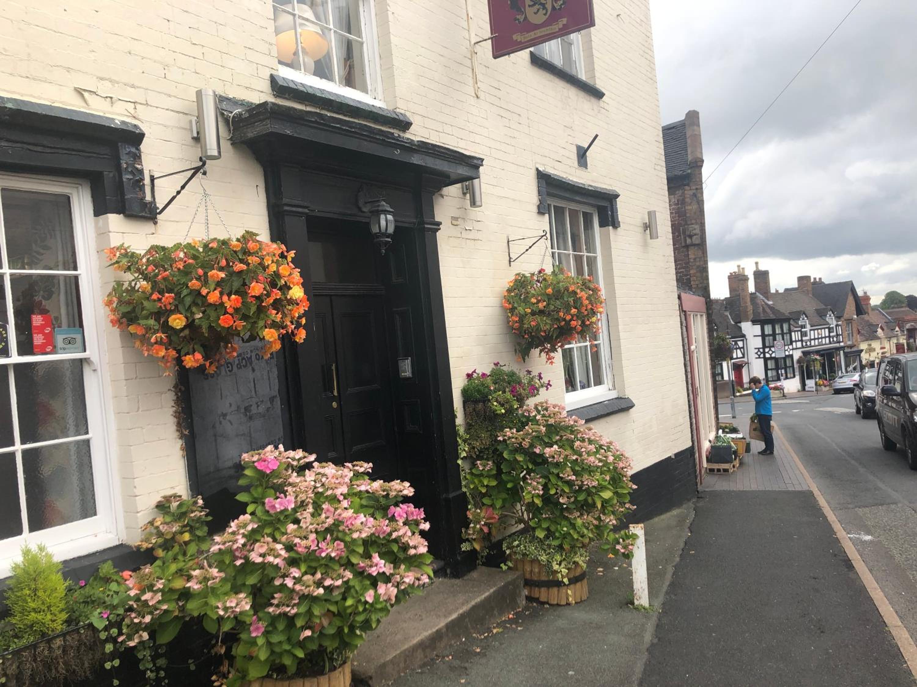 Hotel The Lion - Image 1